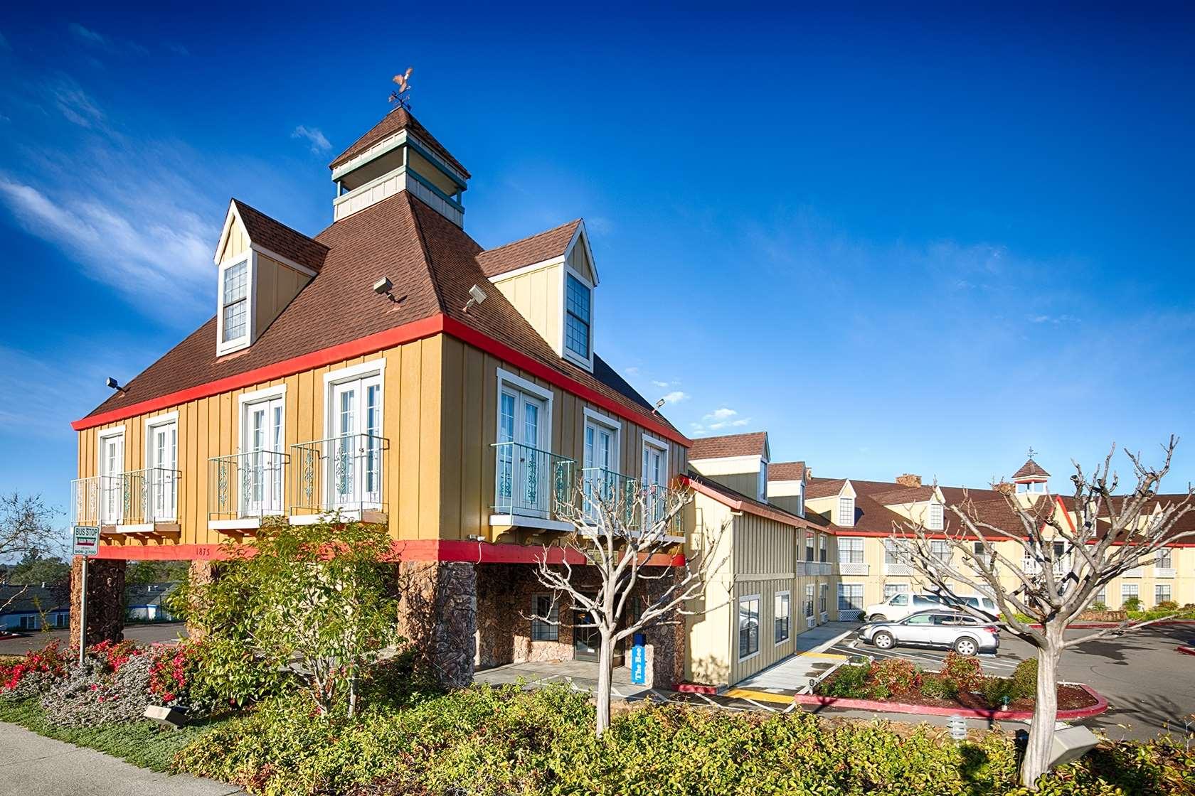 Red Lion Inn & Suites Auburn — photo 4