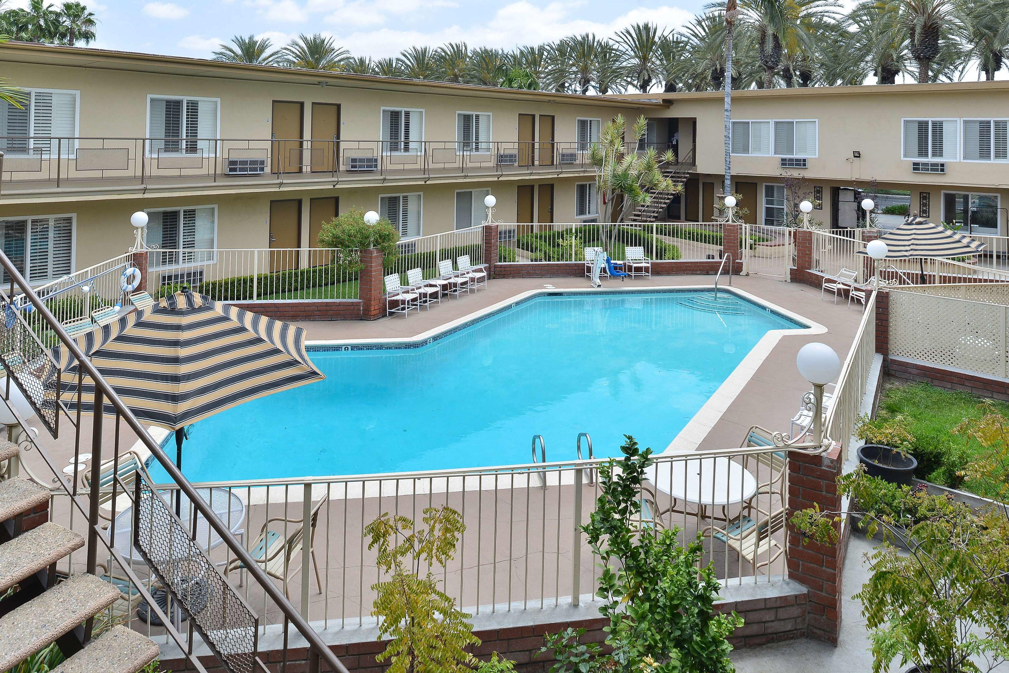 Americas Best Value Inn & Suites Anaheim Convention Center — photo 4