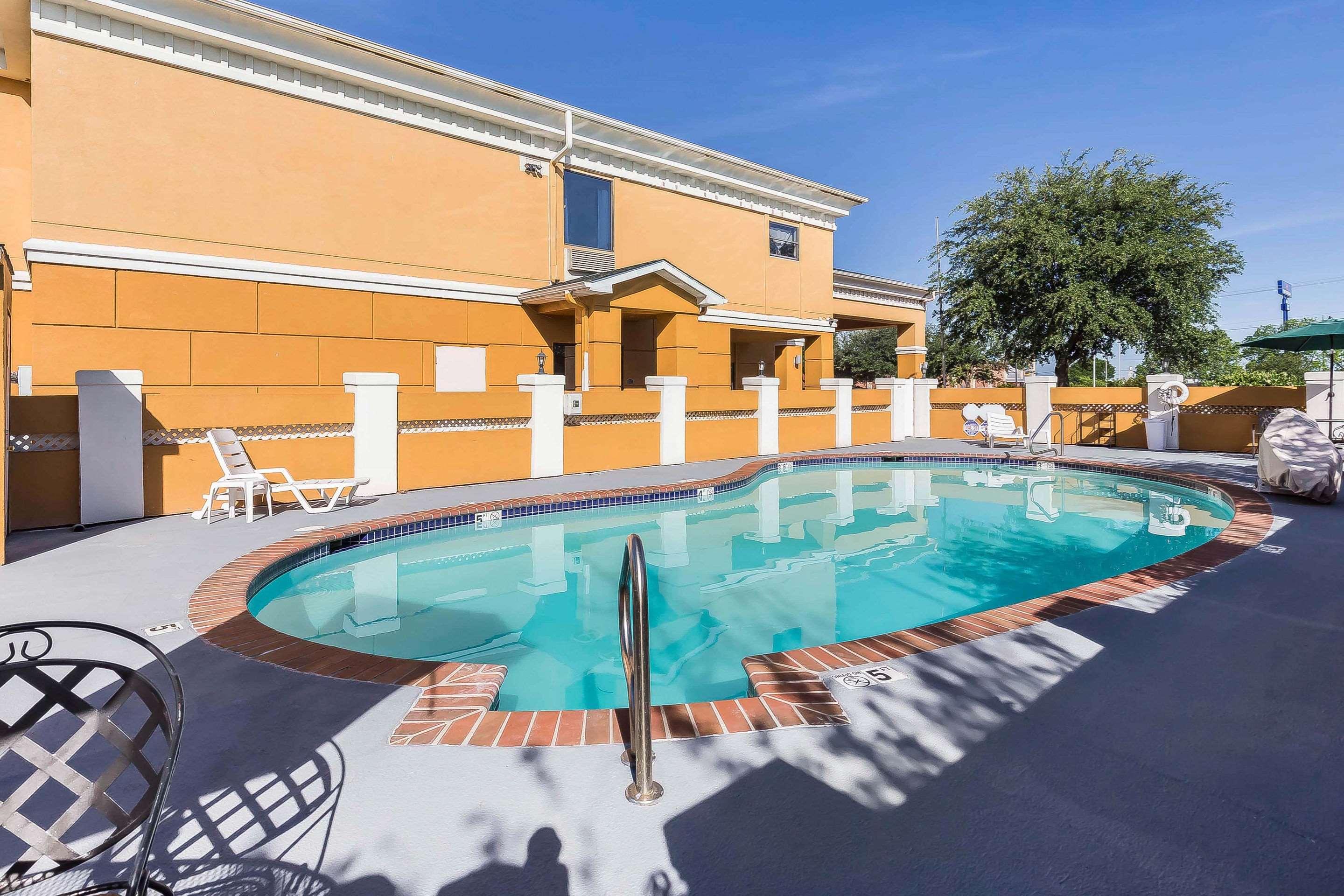 Quality Inn & Suites Granbury — photo 5