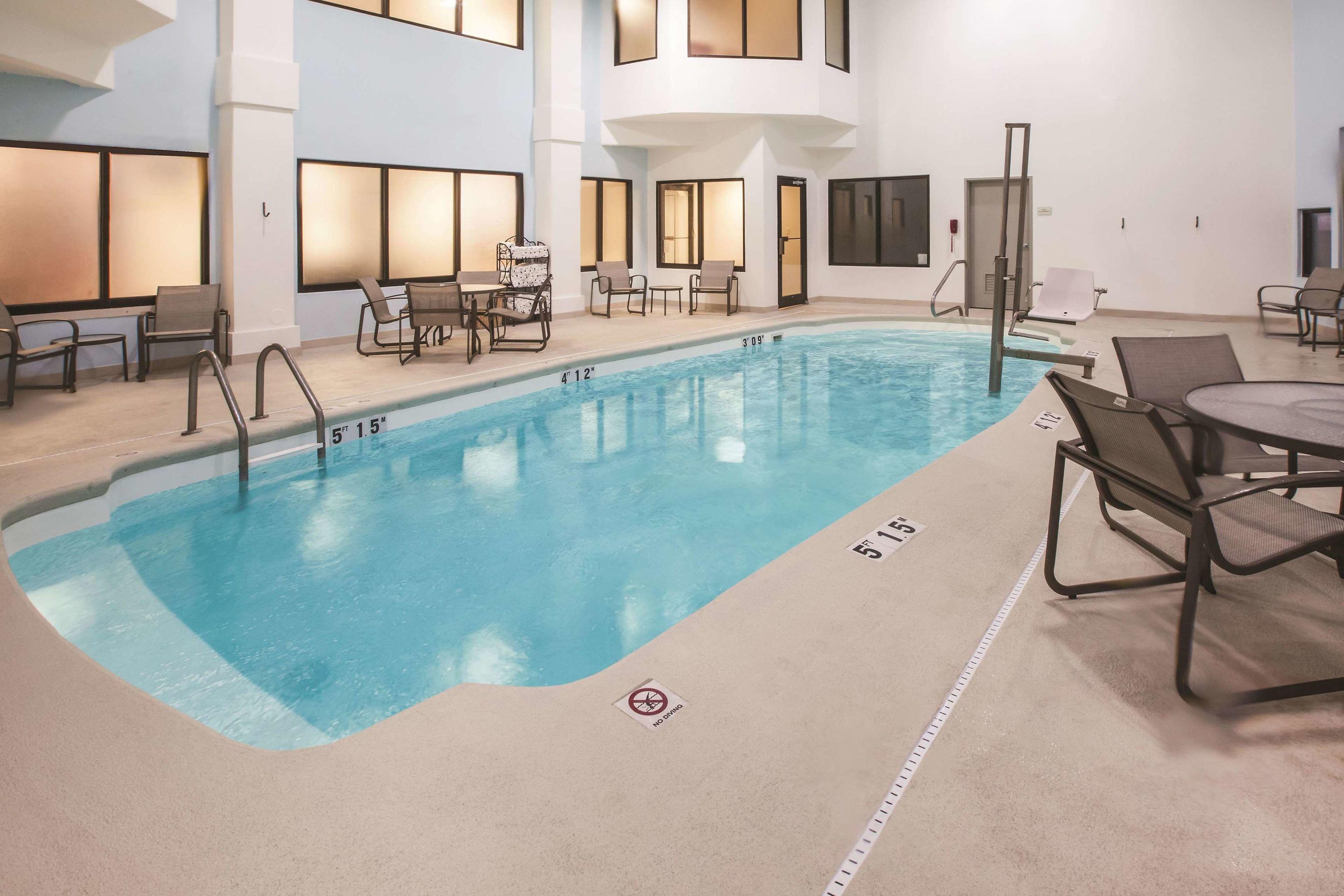 La Quinta Inn & Suites by Wyndham Kokomo — photo 4