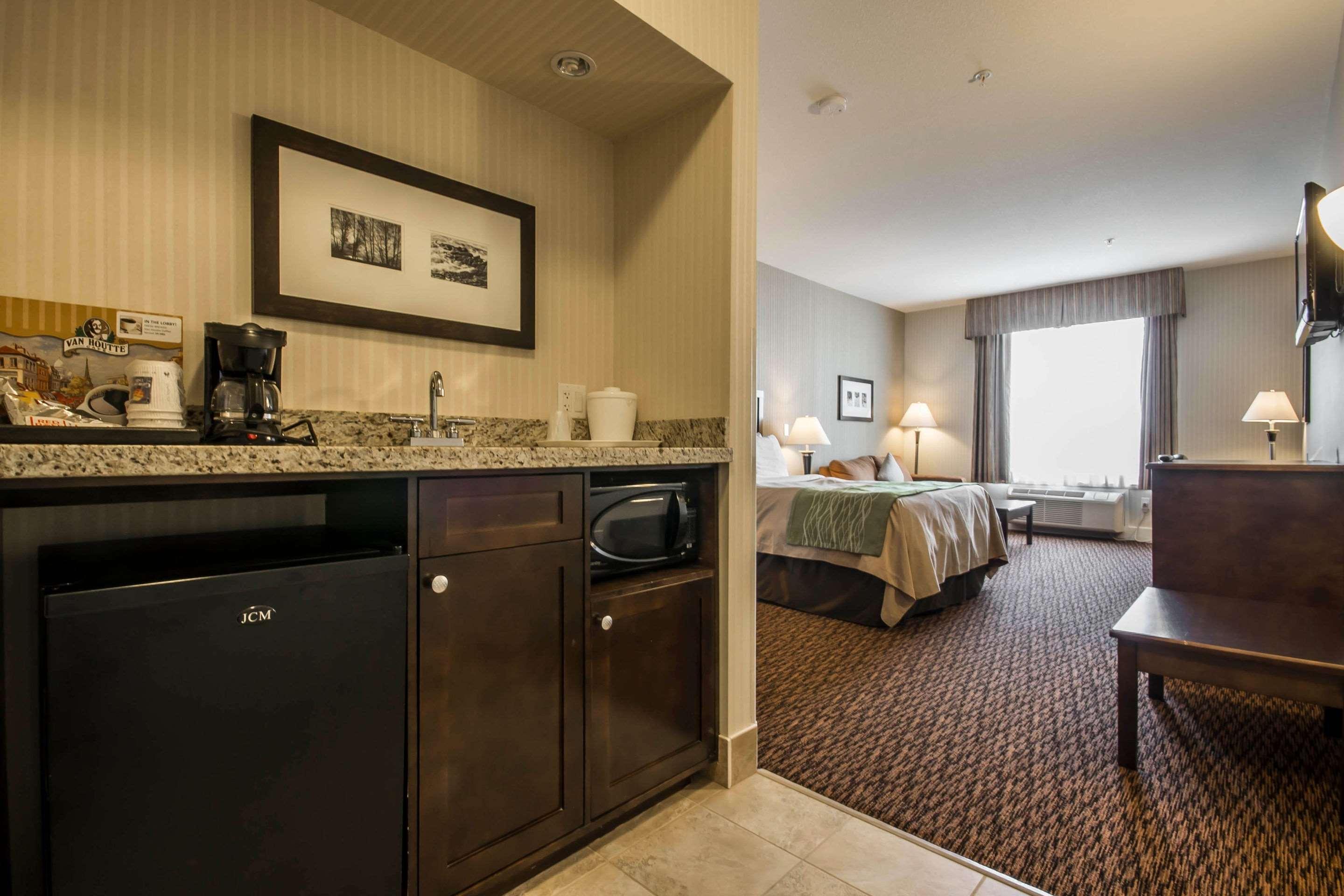 Comfort Inn & Suites Surrey — photo 5