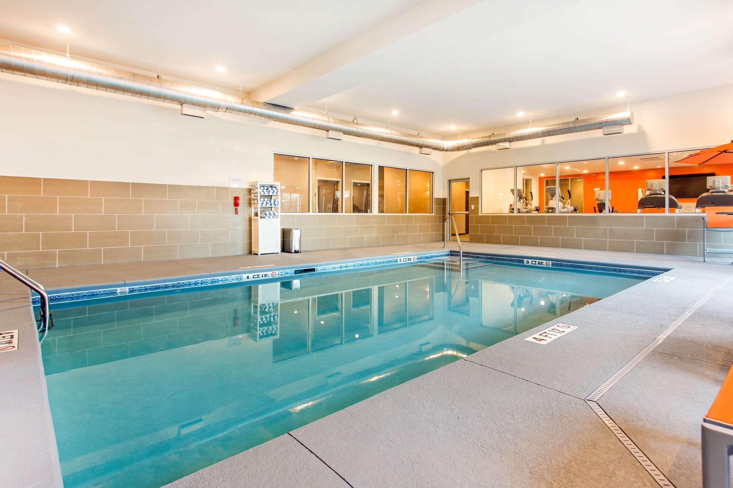 Comfort Suites — photo 5