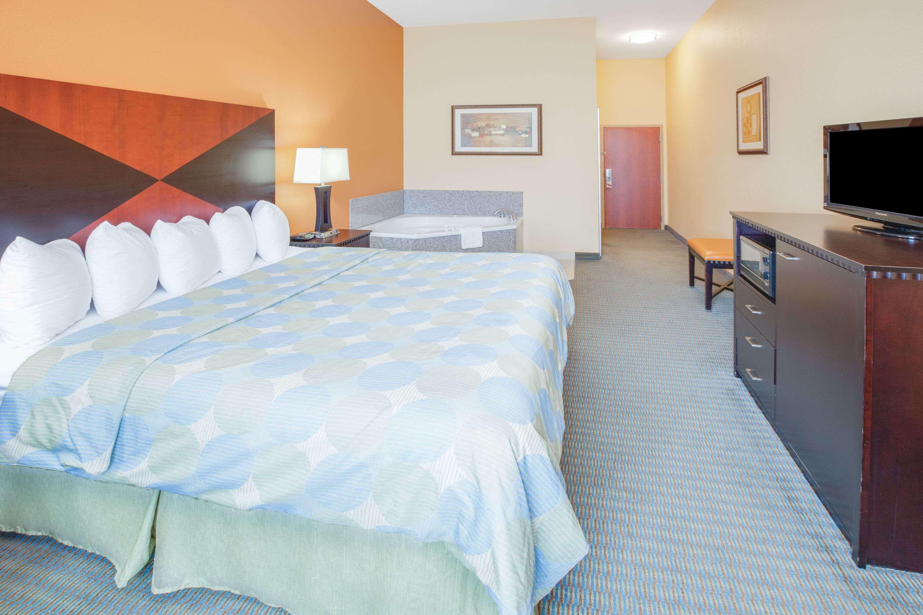 Days Inn & Suites Russellville — photo 5