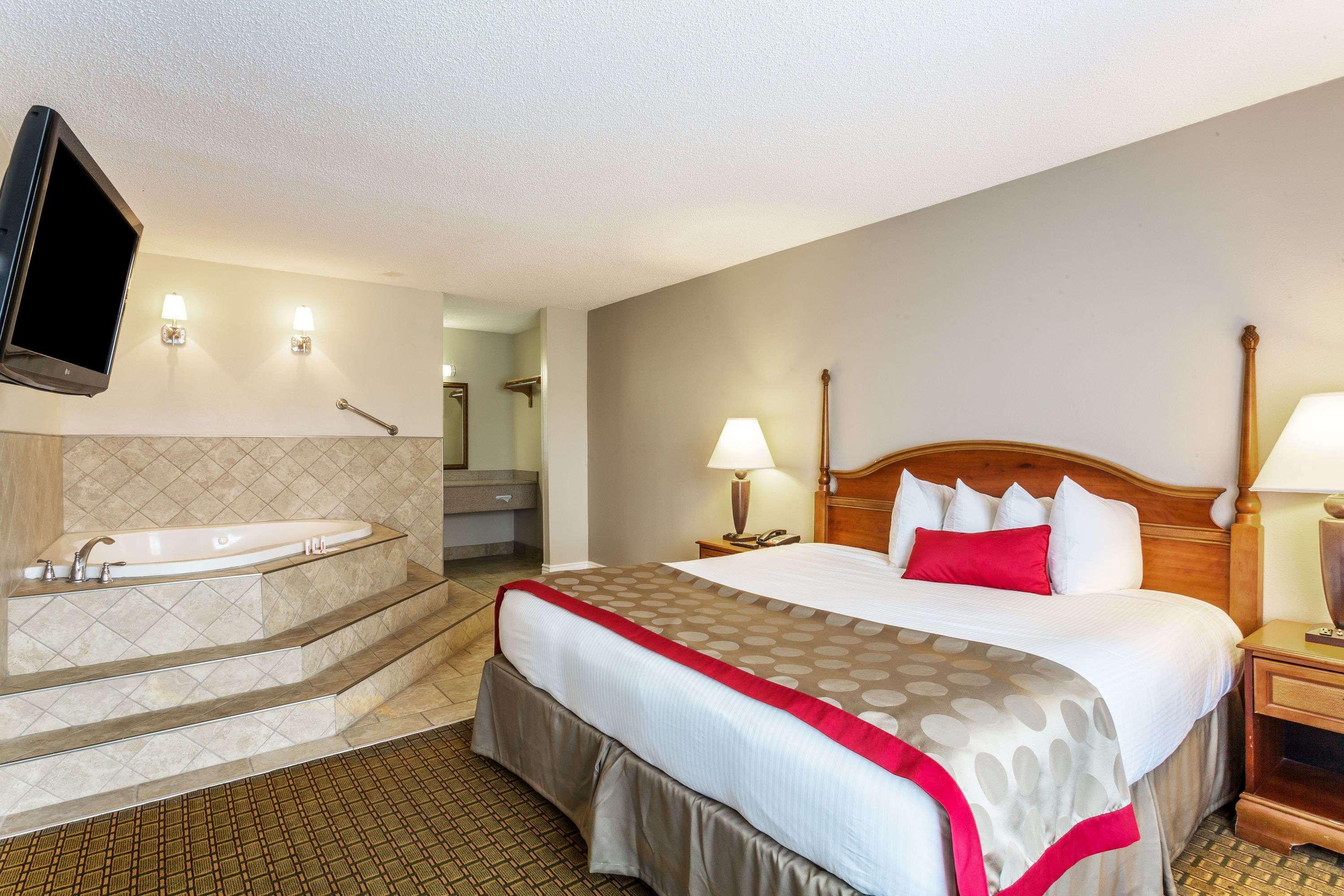 Ramada Inn Houma — photo 5