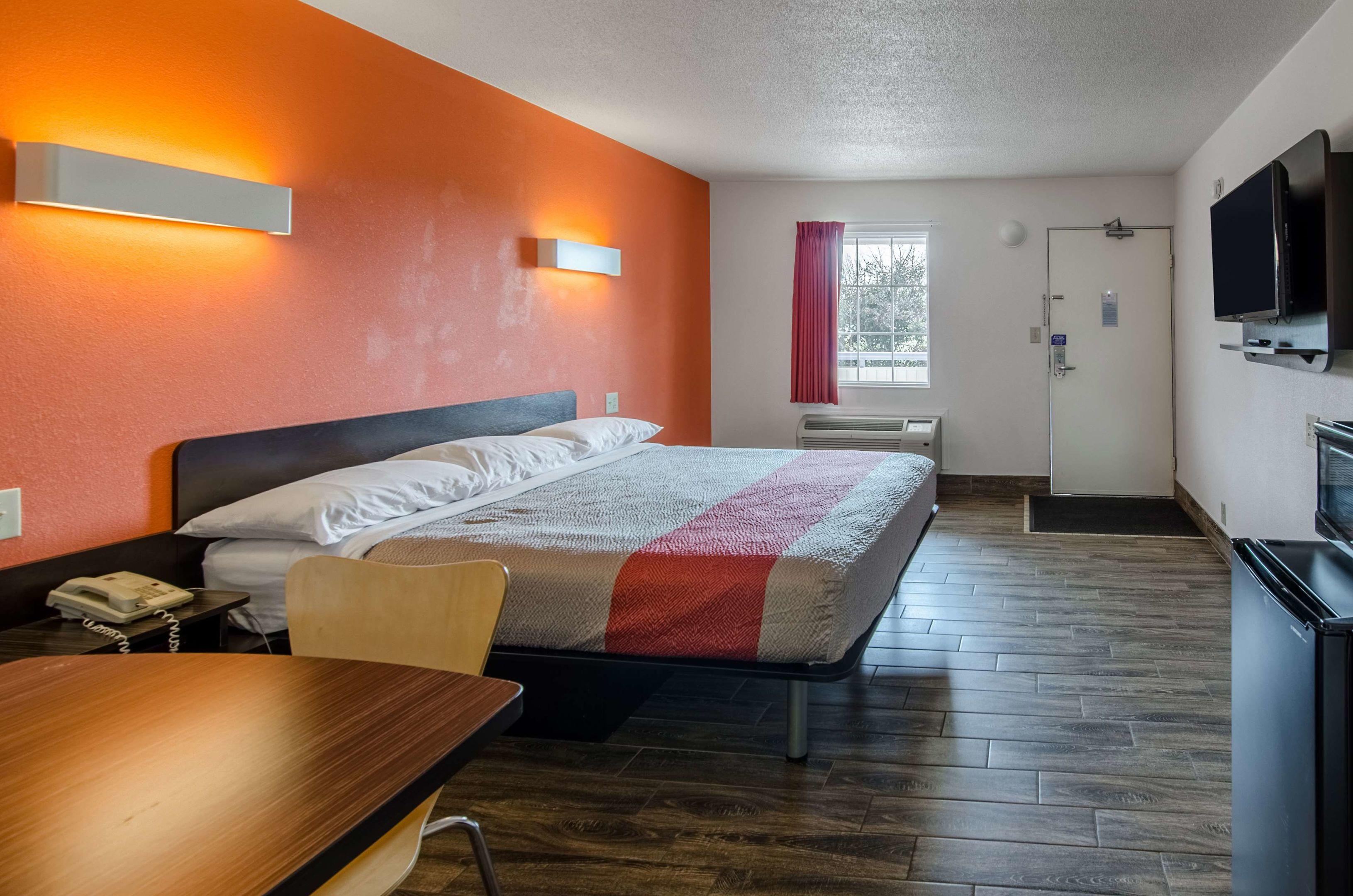 Motel 6 — photo 5