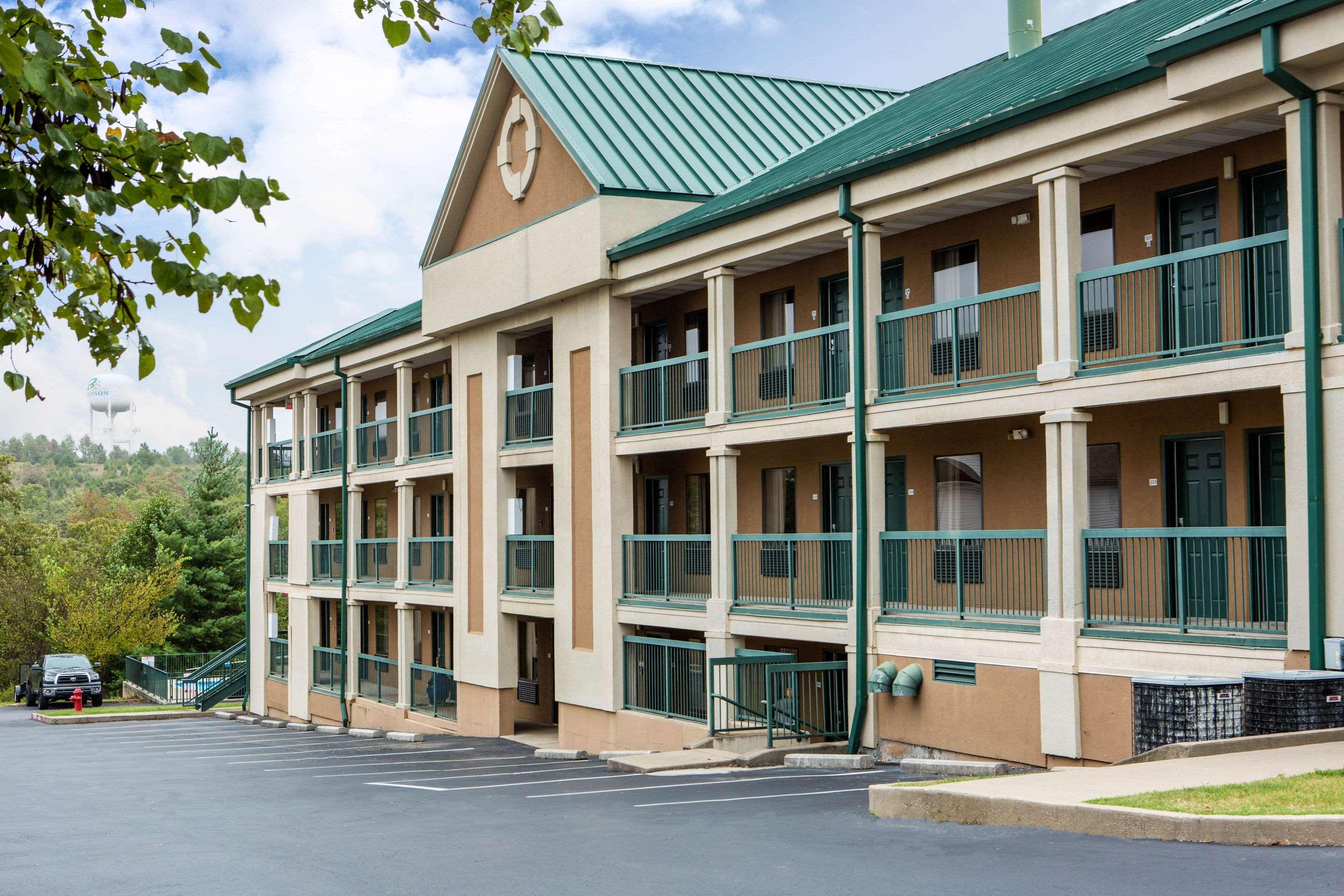 Econo Lodge at Thousand Hills — photo 3