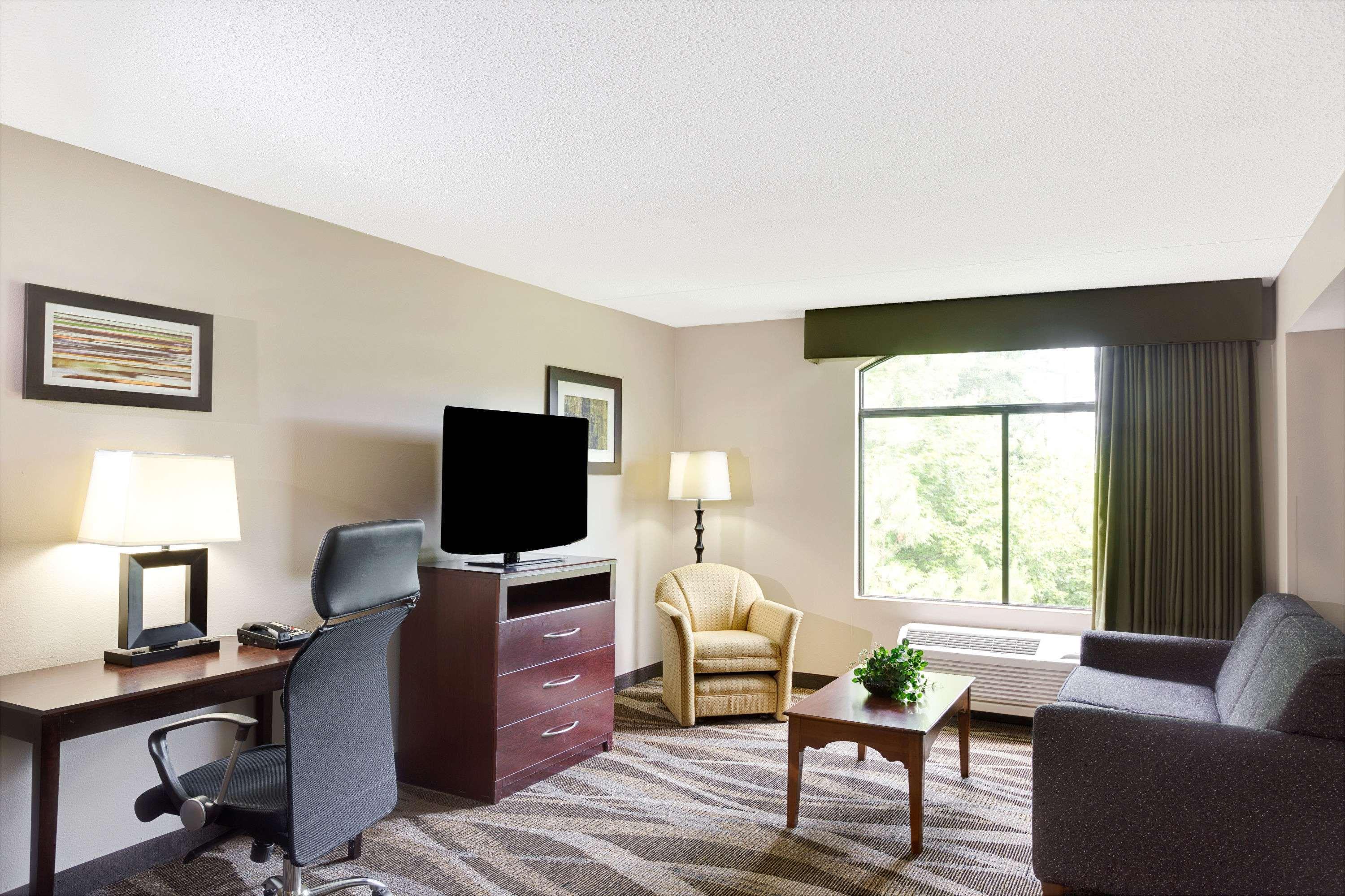 Wingate By Wyndham Raleigh Durham Airport — photo 5