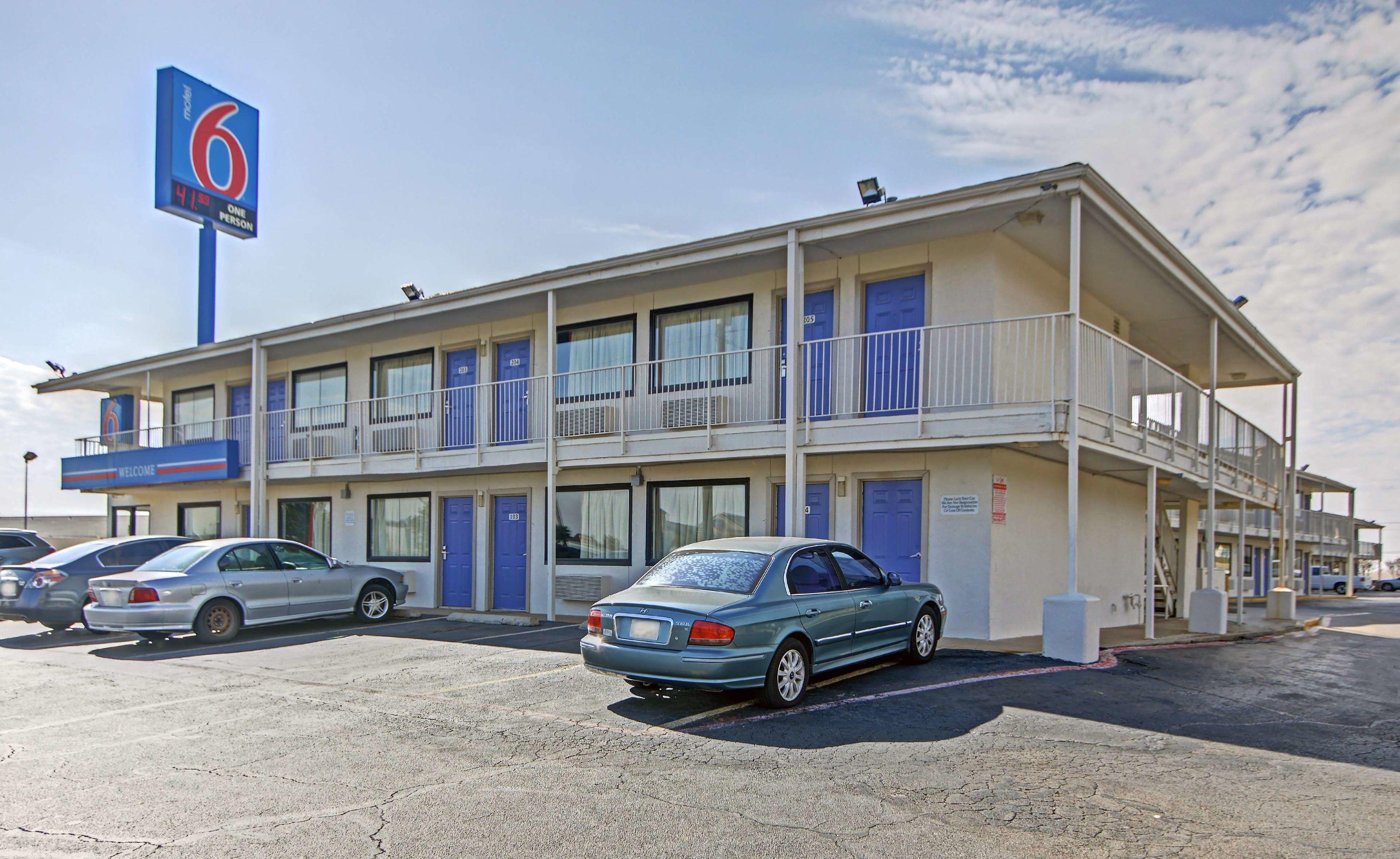 Motel 6 Denton — photo 5