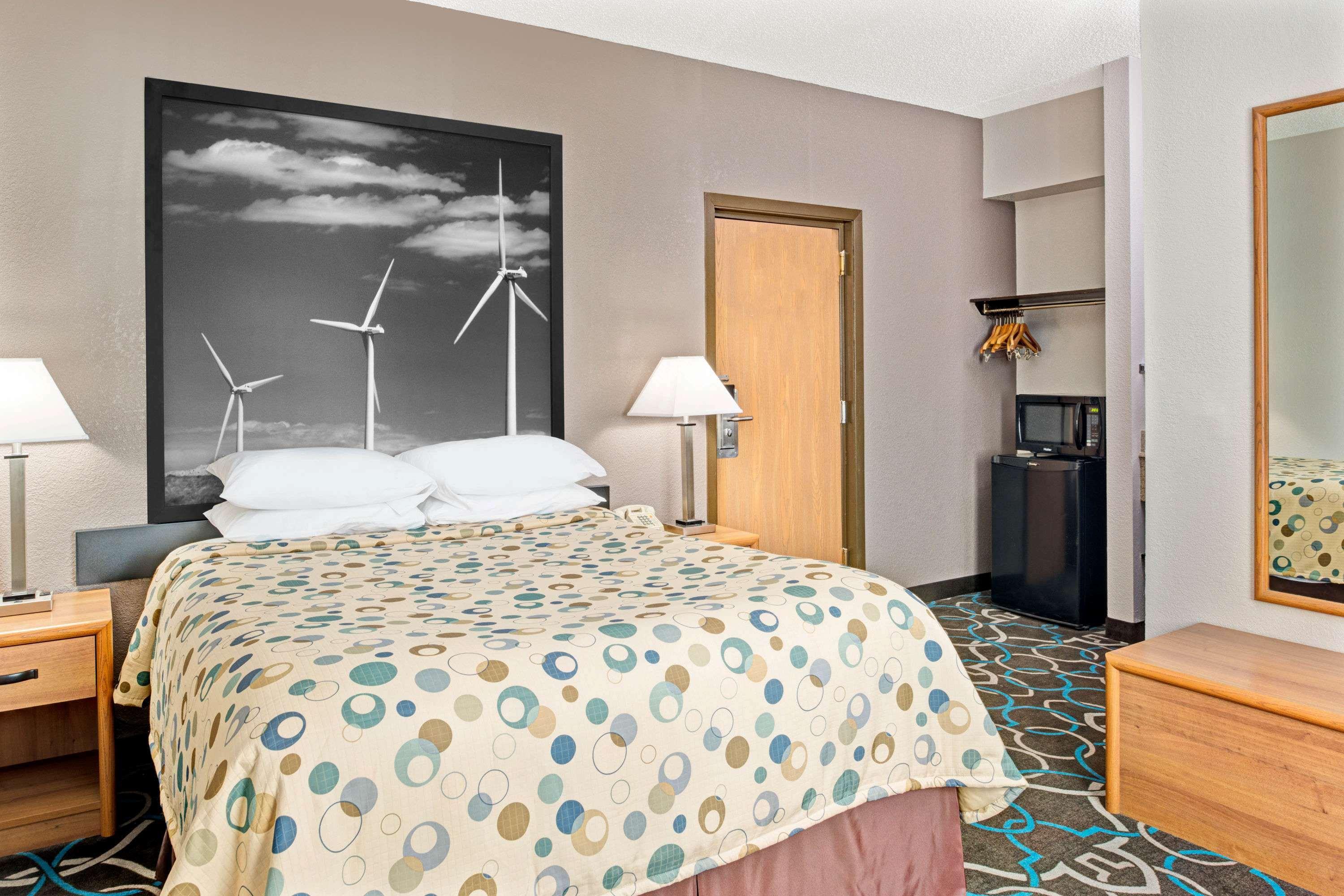 Super 8 by Wyndham Walnut — photo 4