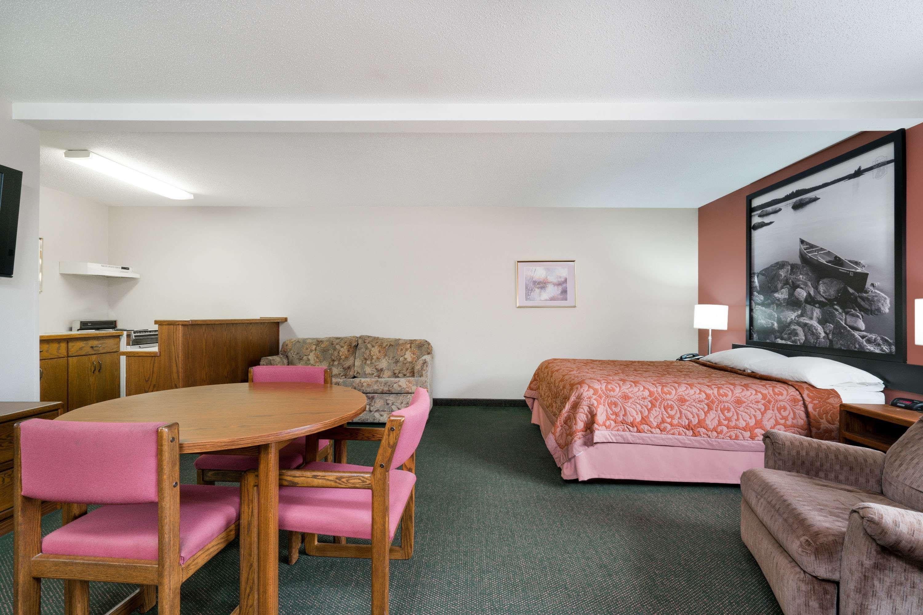 Super 8 by Wyndham Perham — photo 4