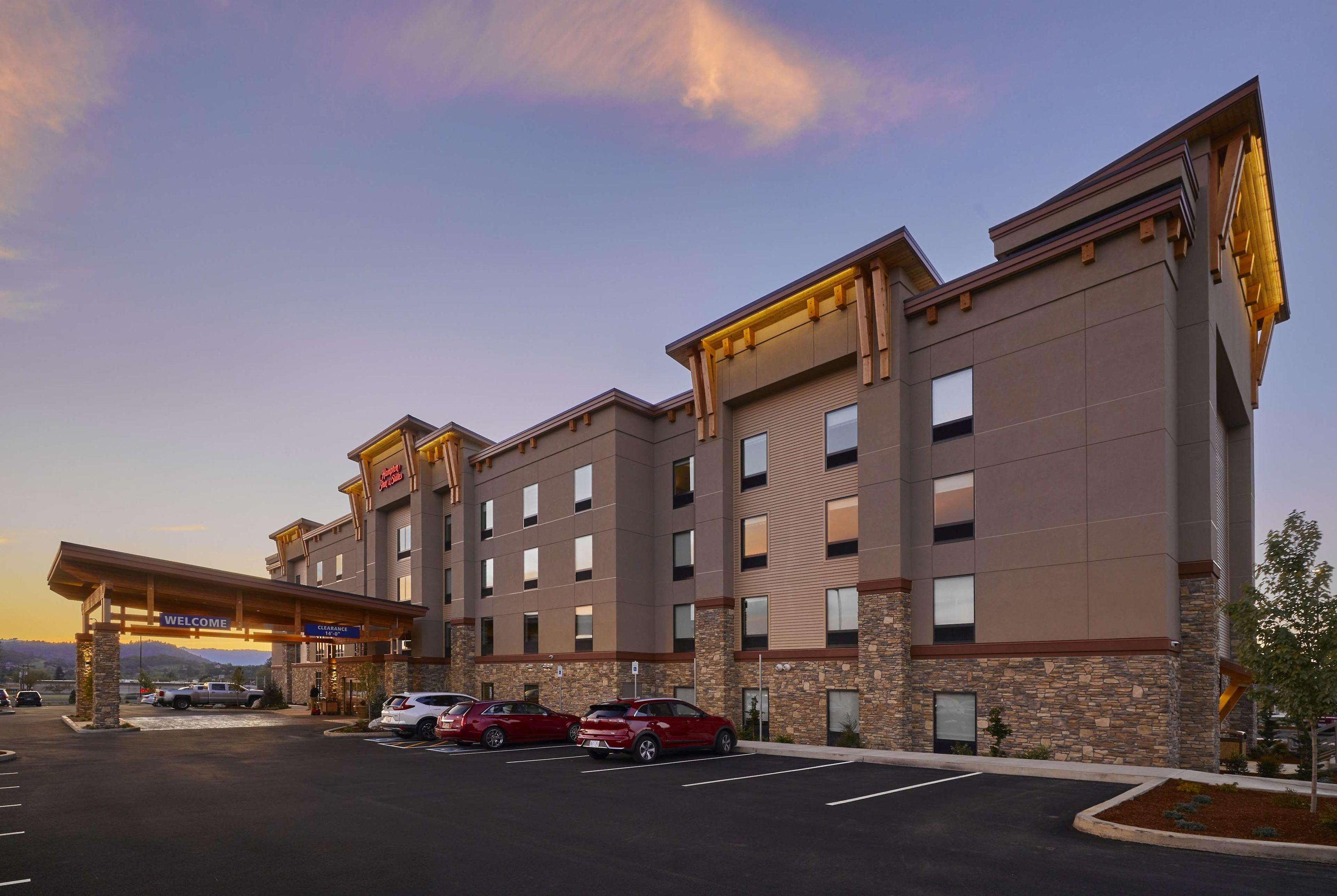 Hampton Inn & Suites Roseburg — photo 3