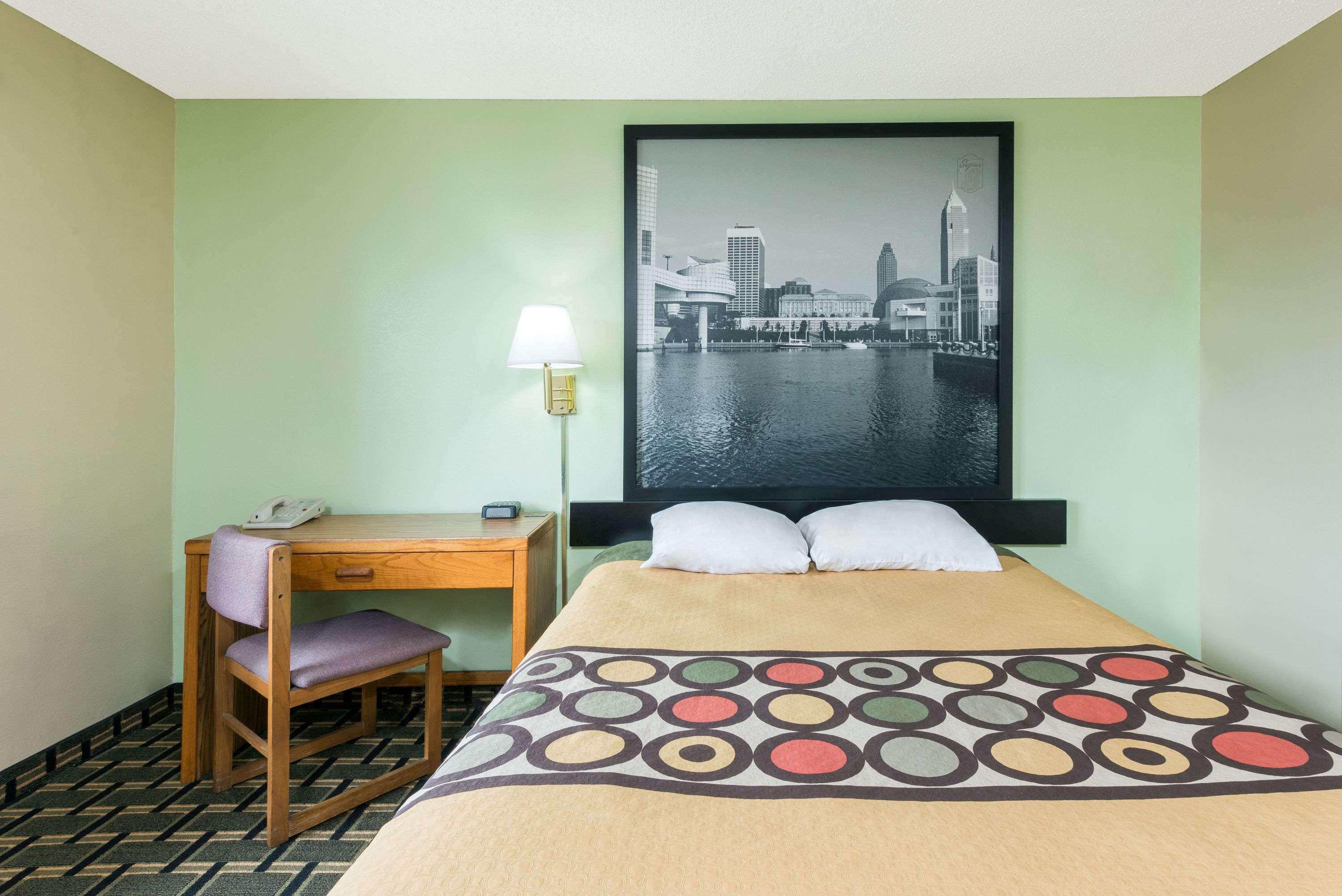 Super 8 by Wyndham Twinsburg/Cleveland Area — photo 4
