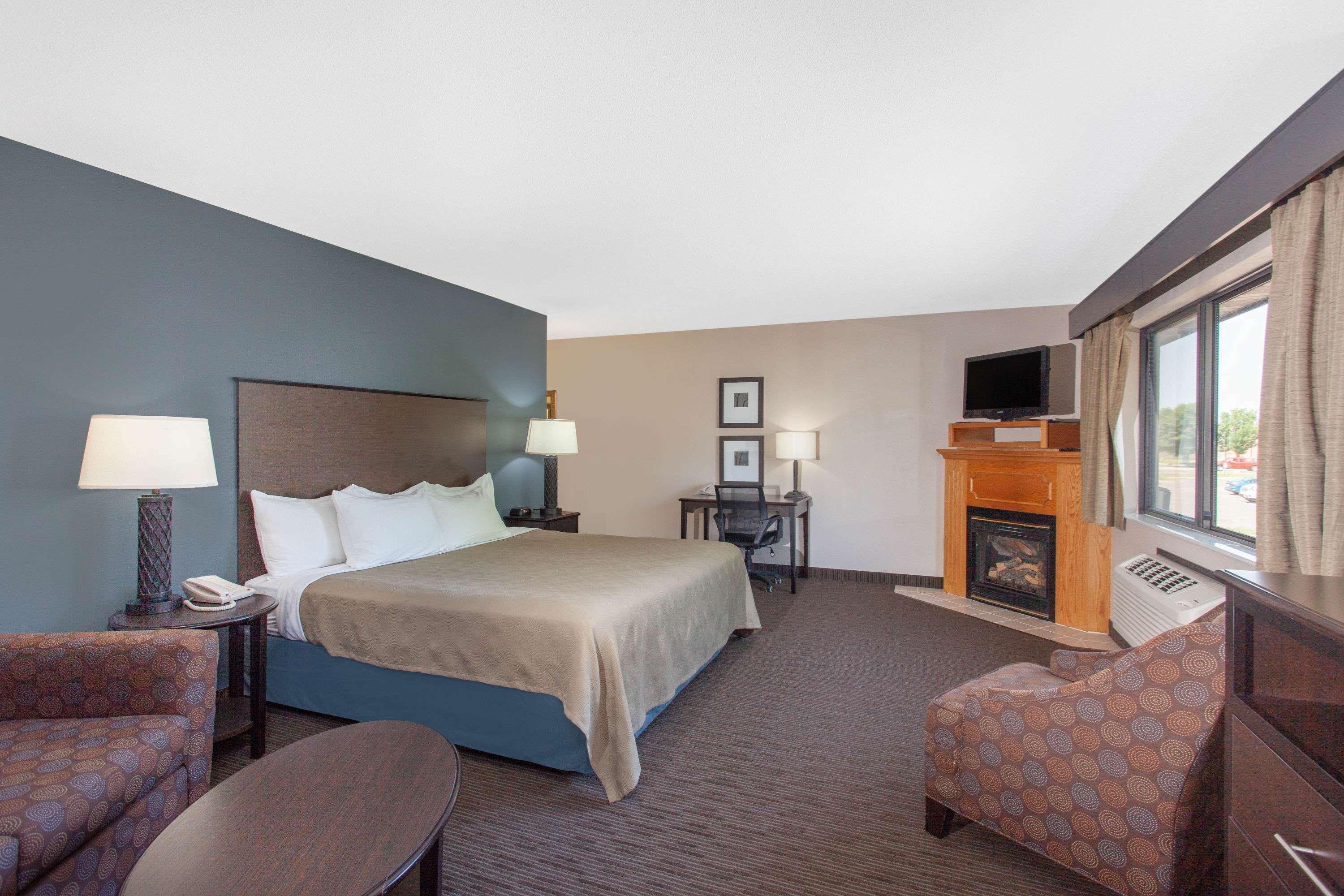 AmericInn by Wyndham North Branch — photo 5