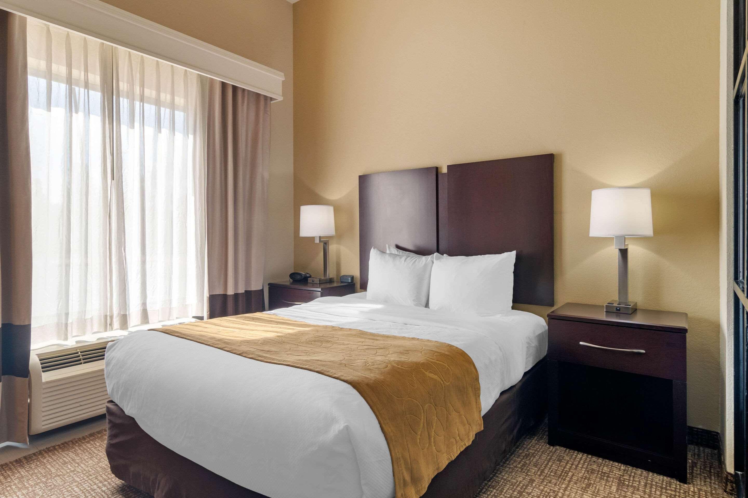 Comfort Suites — photo 5