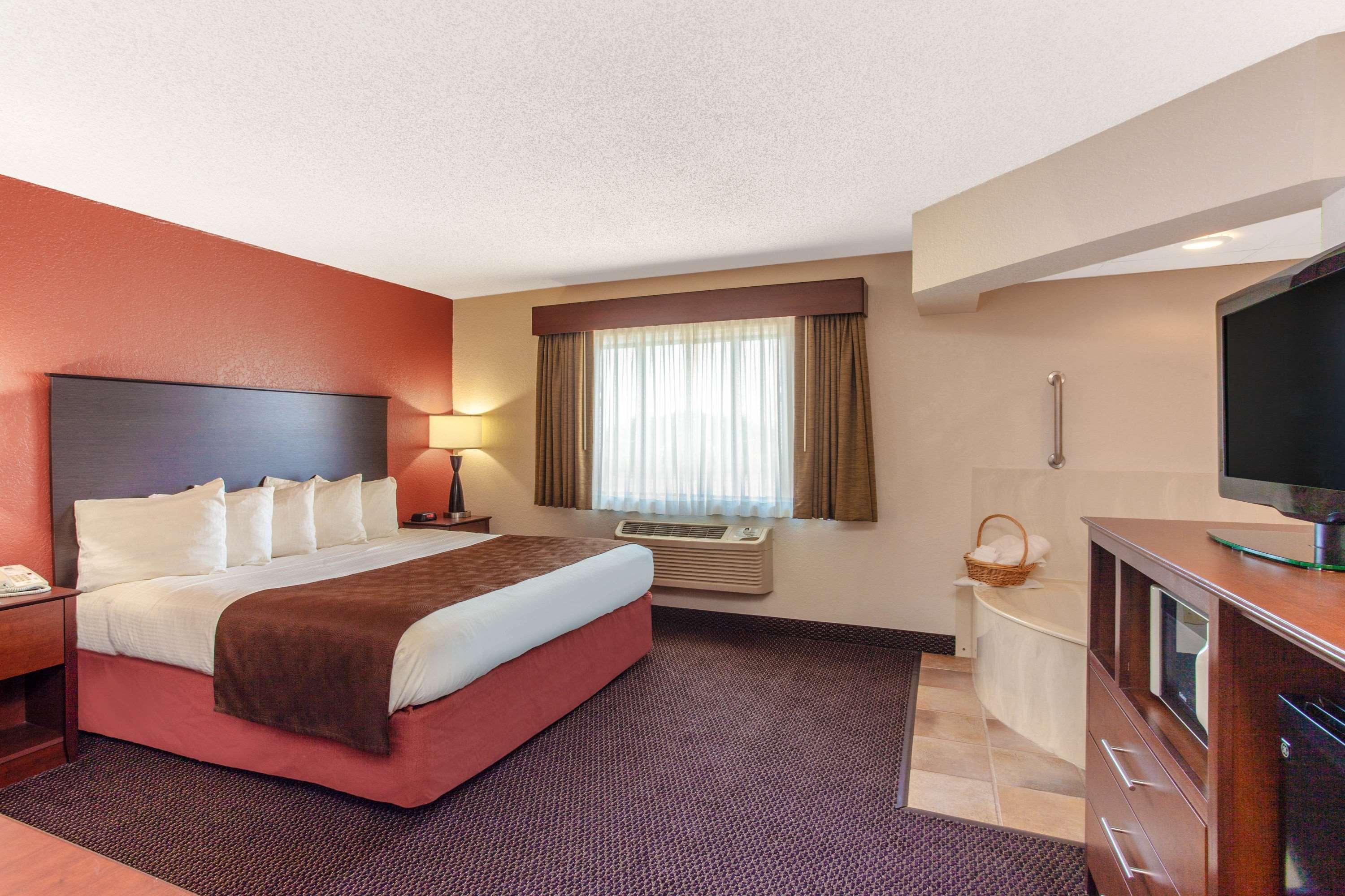 AmericInn Lodge & Suites White Bear Lake — photo 4