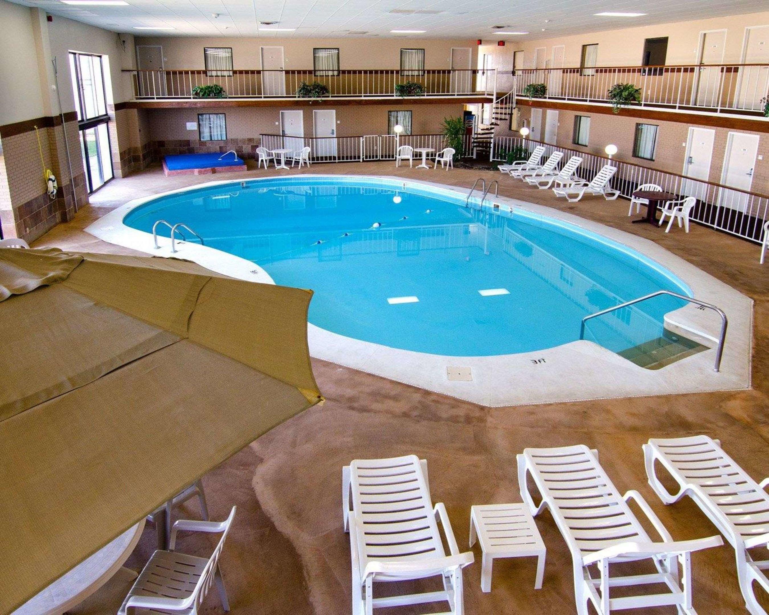 Rodeway Inn & Suites — photo 4