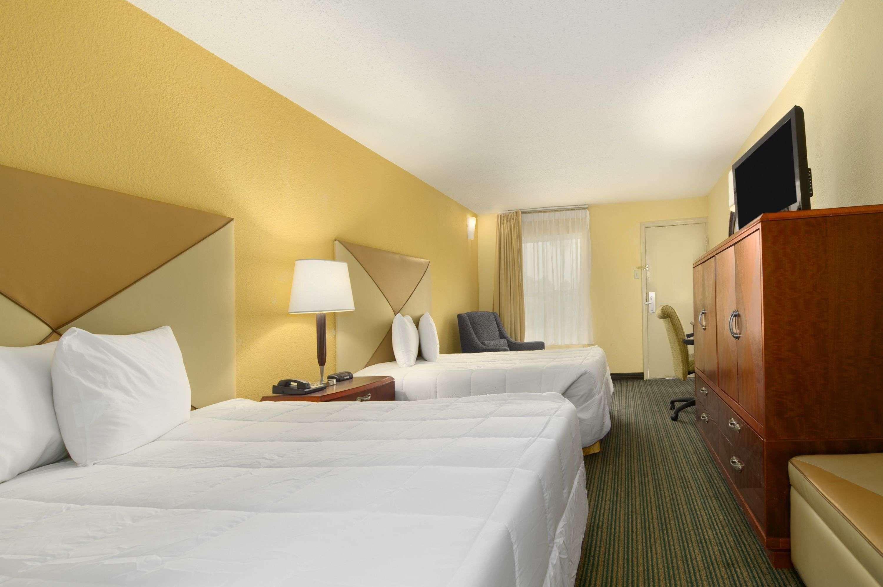 Days Inn by Wyndham Brunswick/St. Simons Area — photo 5