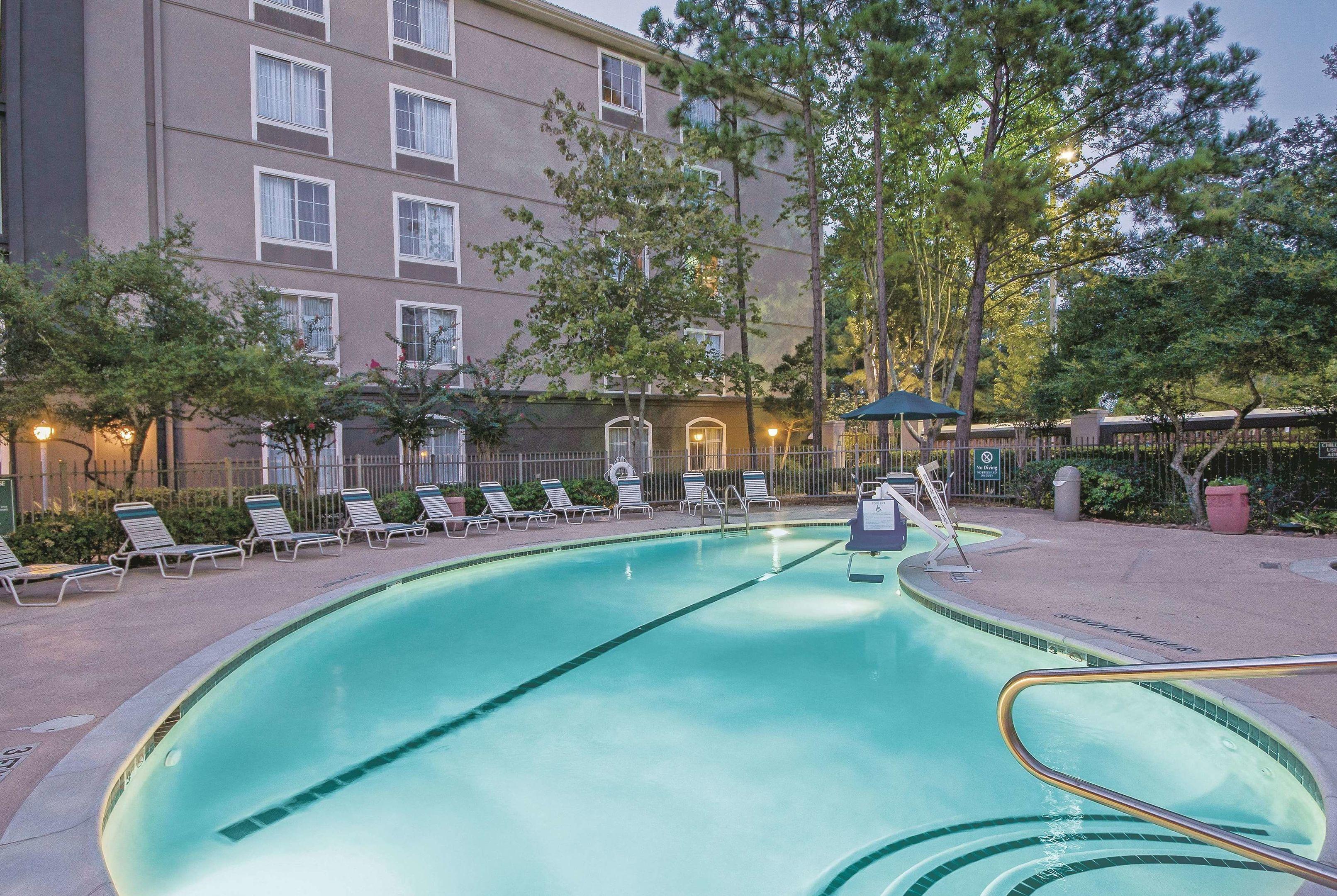 La Quinta Inn & Suites Houston Bush IAH South — photo 4