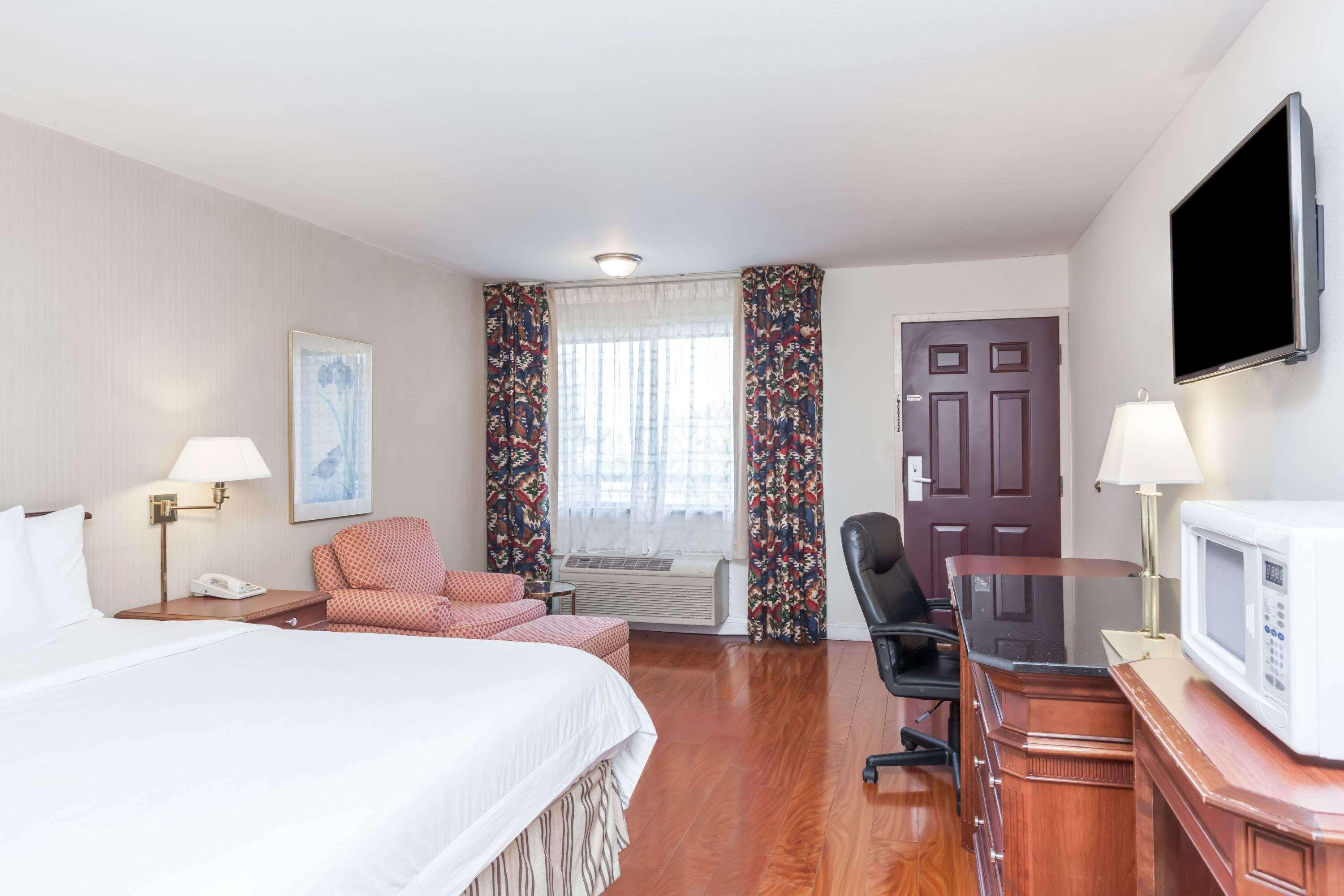 Days Inn & Suites Sunnyvale — photo 3