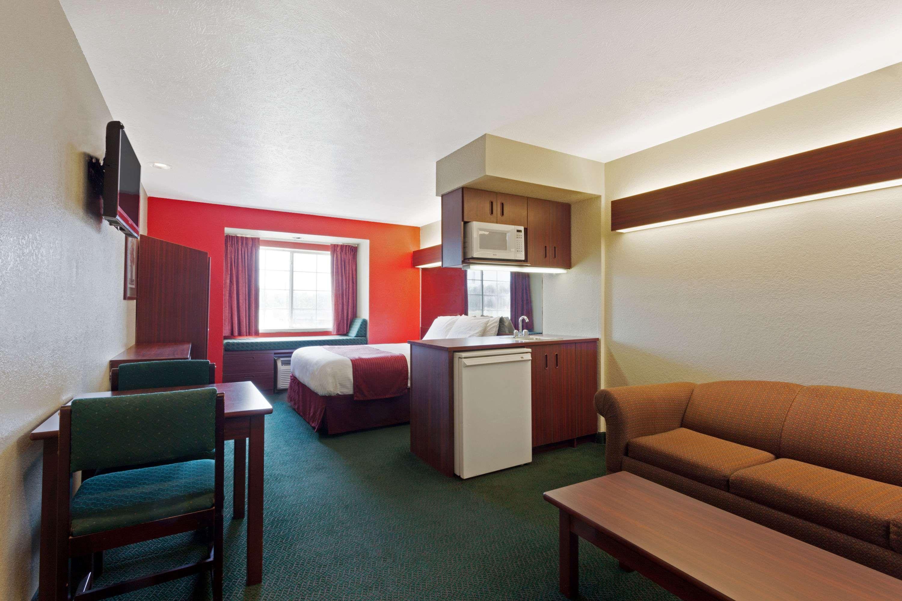 Microtel Inn & Suites by Wyndham Brandon — photo 5