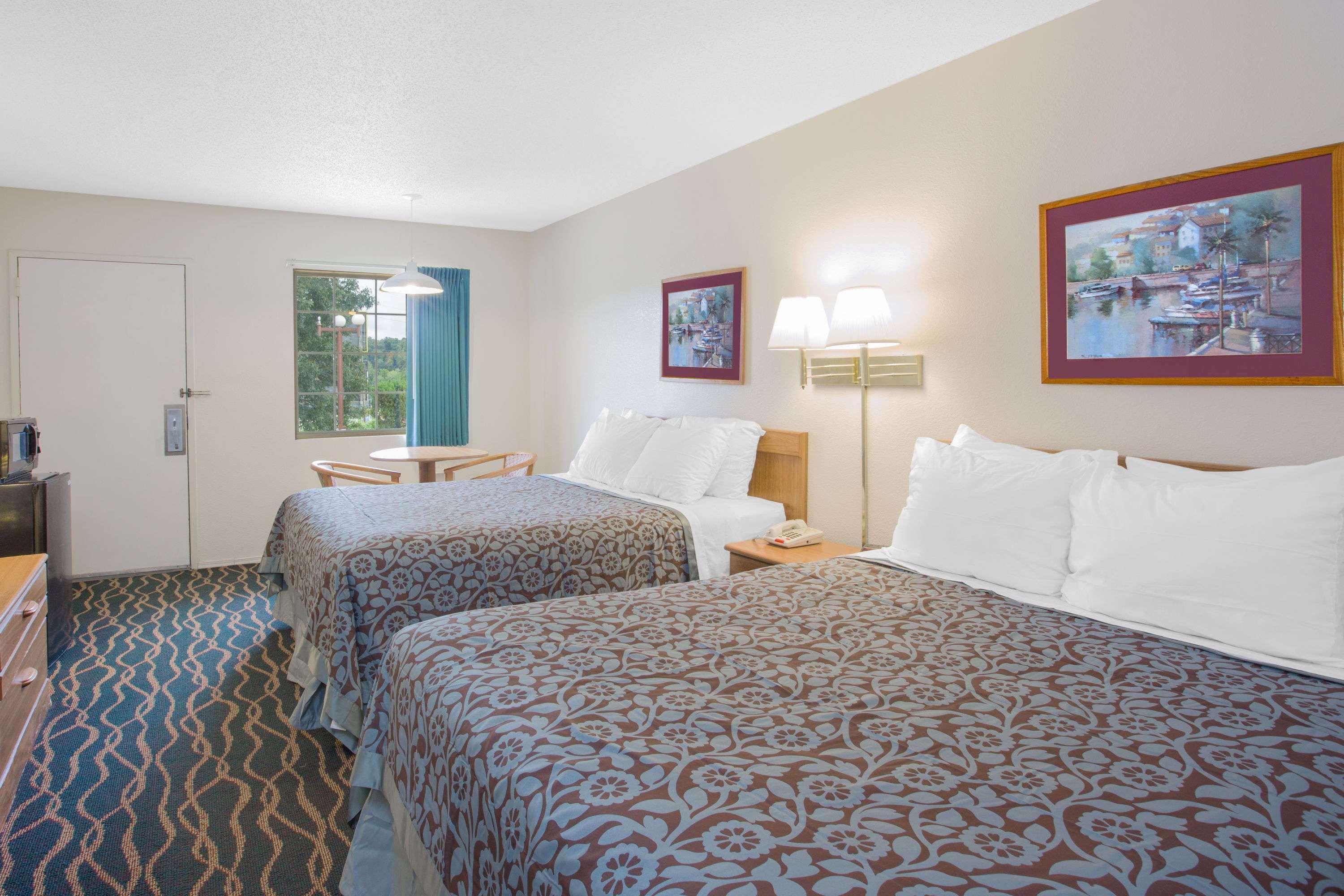 Days Inn Hardy — photo 5