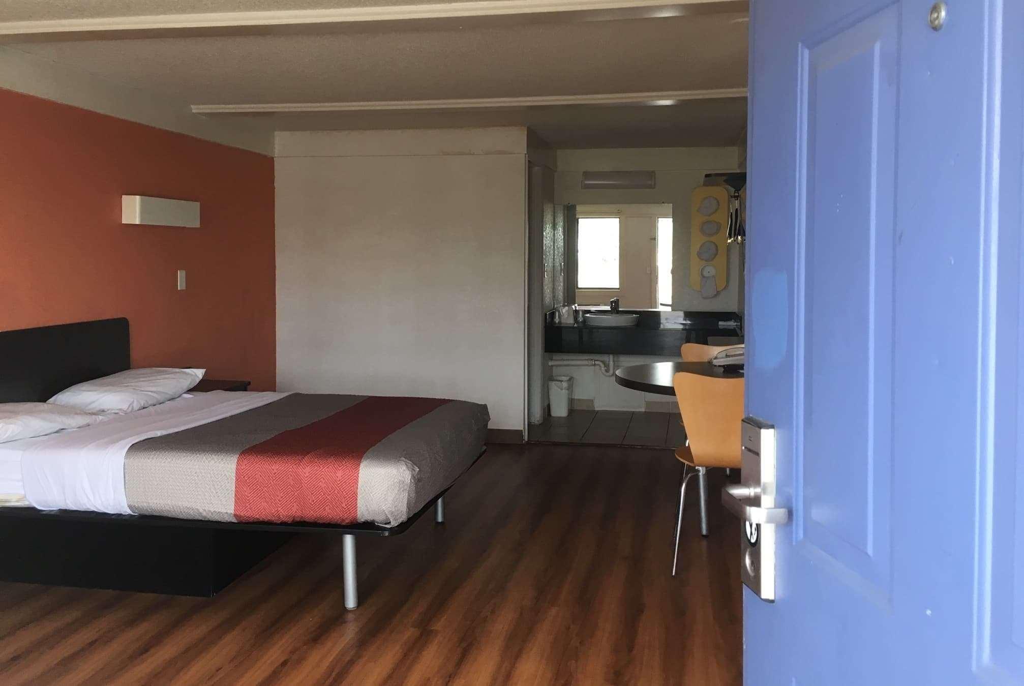 Travelodge by Wyndham Benton Harbor MI — photo 4