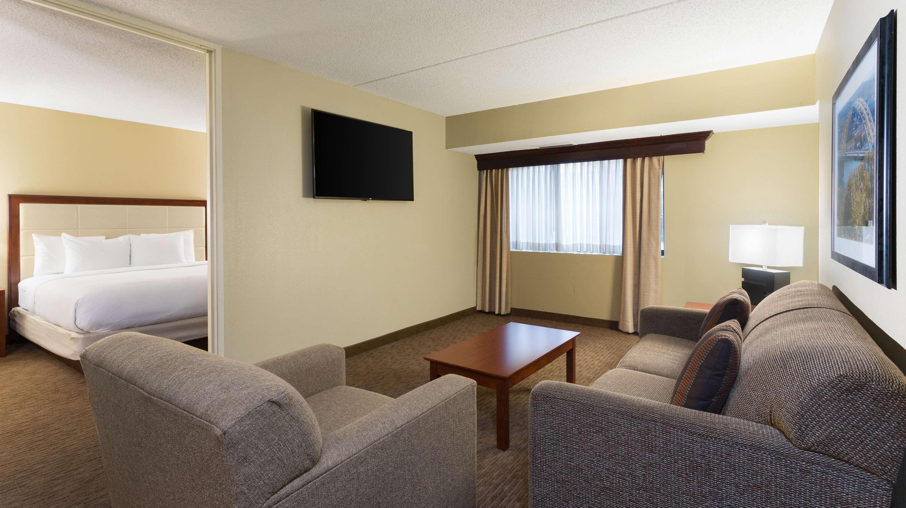 DoubleTree Suites by Hilton Hotel Cincinnati - Blue Ash — photo 5