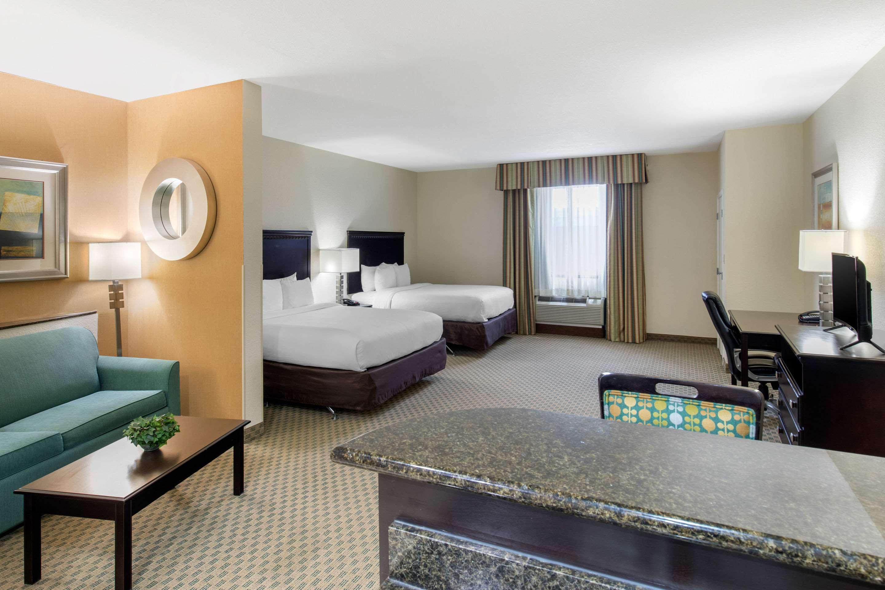 Rodeway Inn & Suites — photo 5