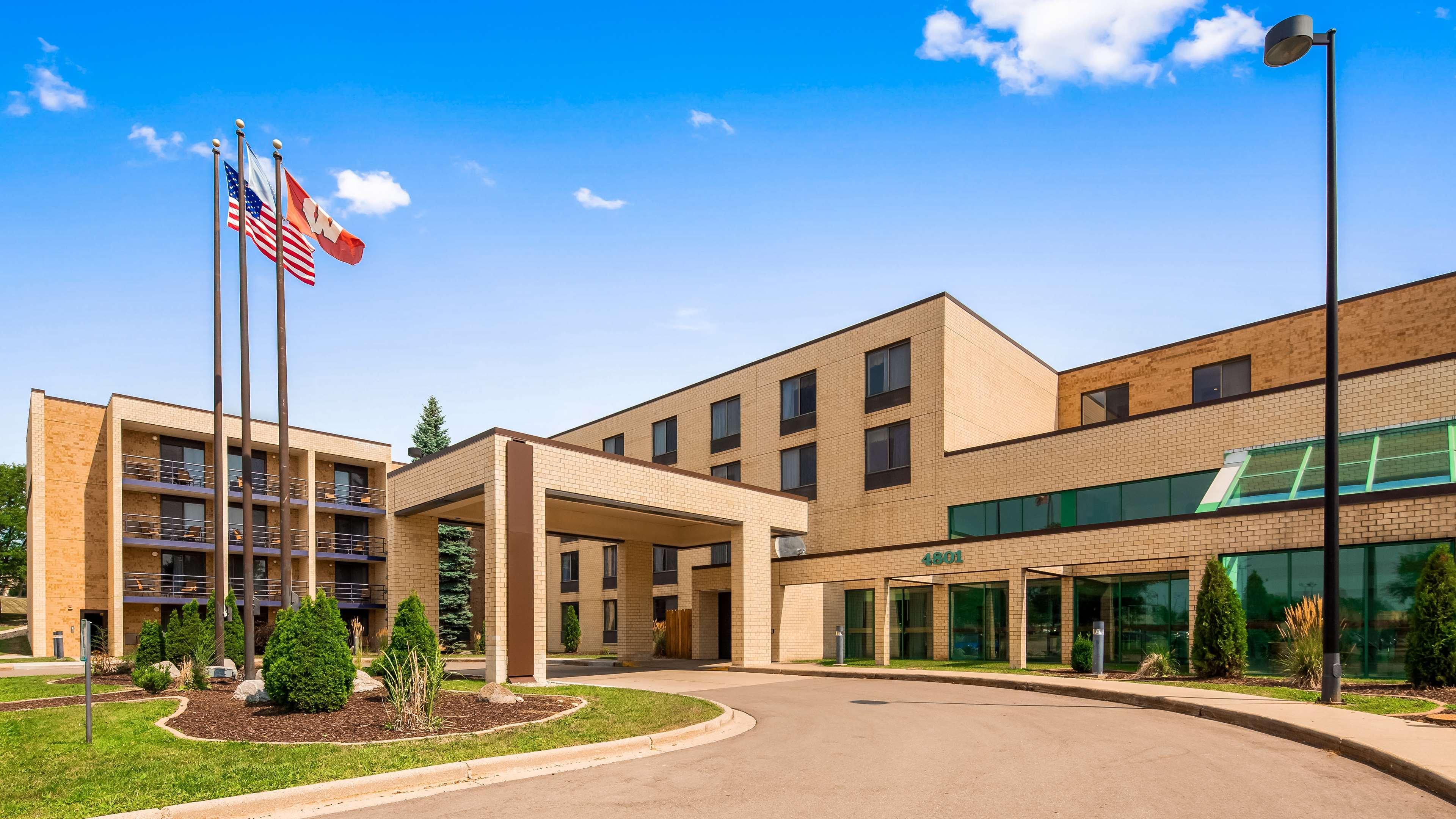 Best Western East Towne Suites — photo 3