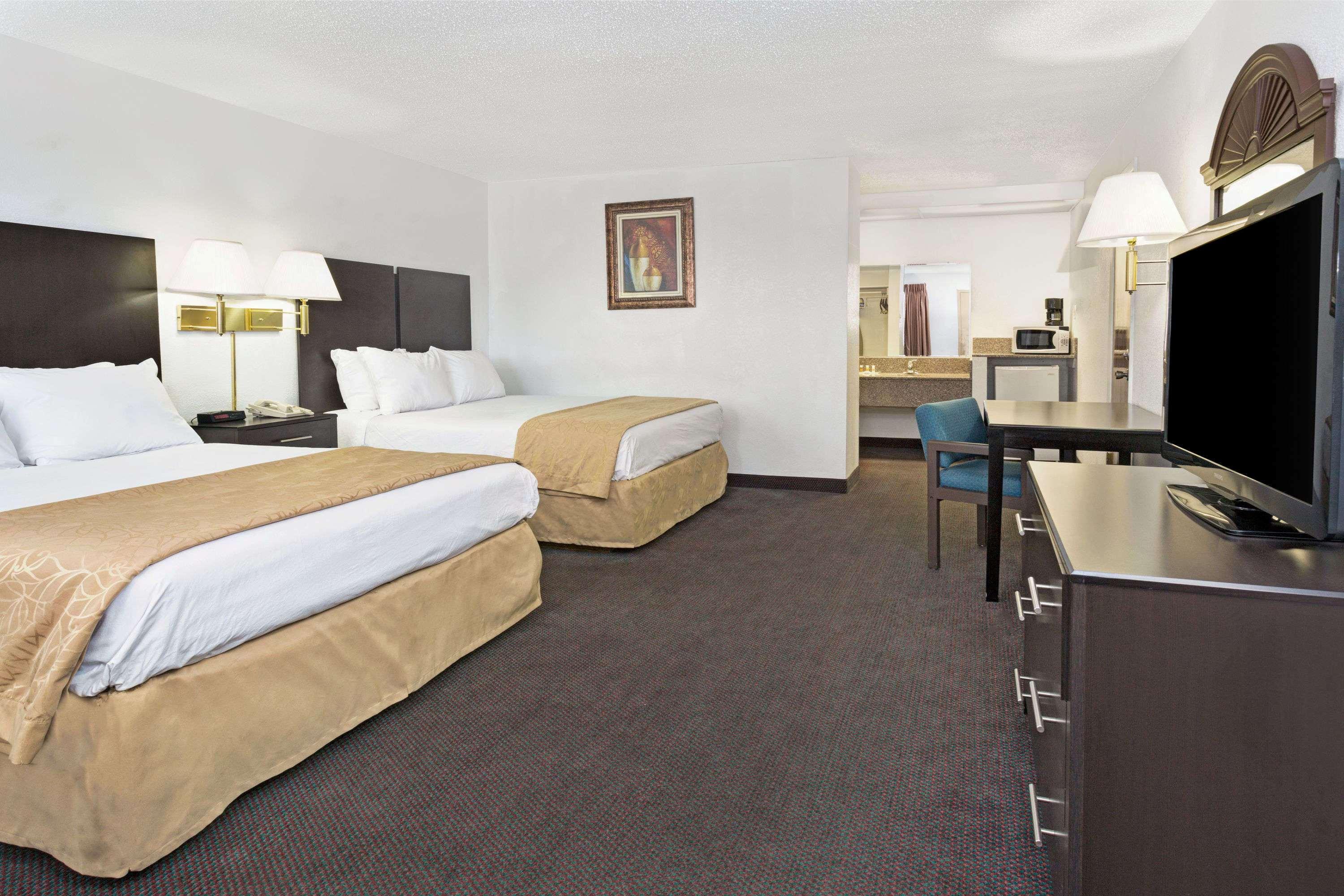 Days Inn & Suites Santa Rosa — photo 3