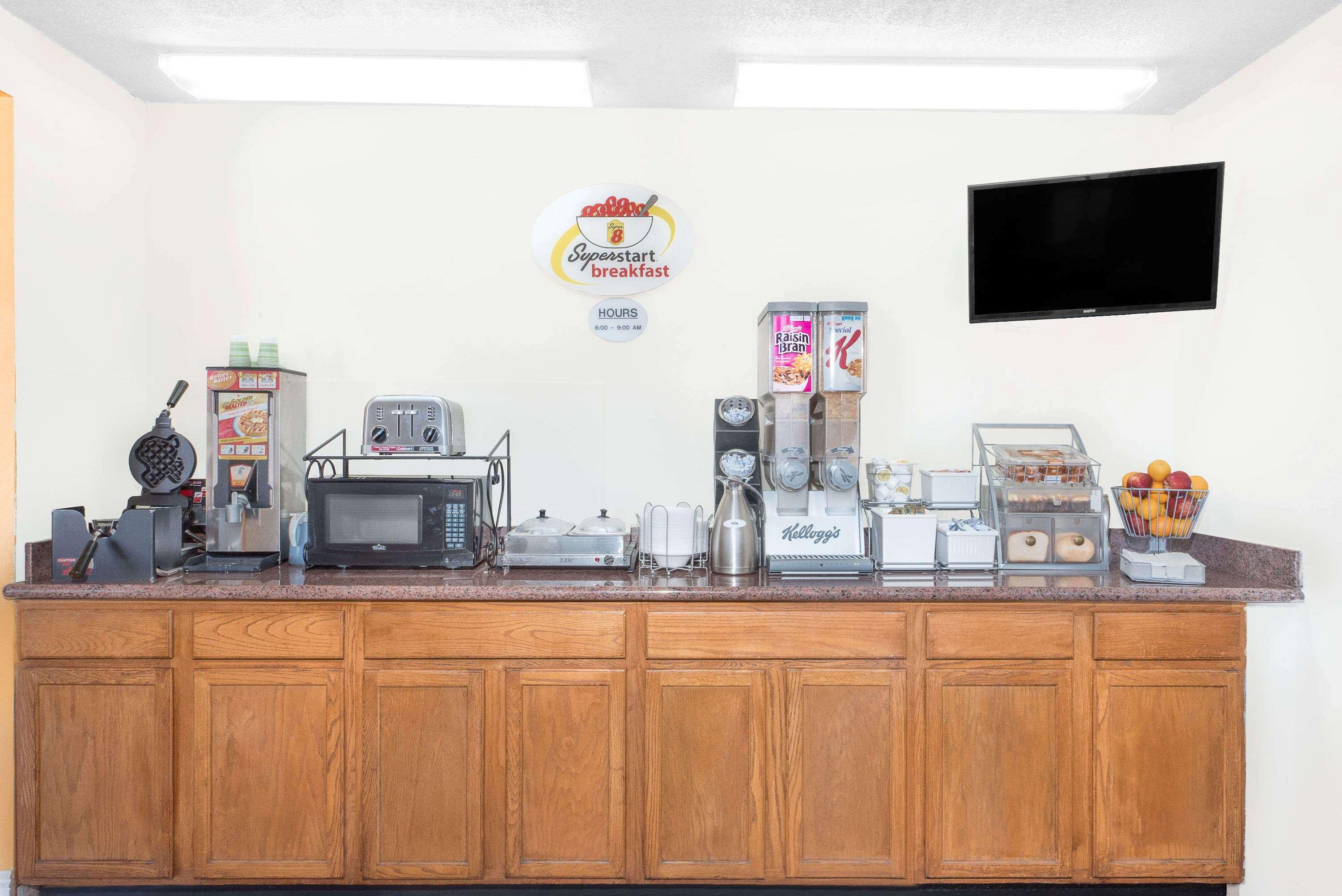 Super 8 by Wyndham Van Horn — photo 5