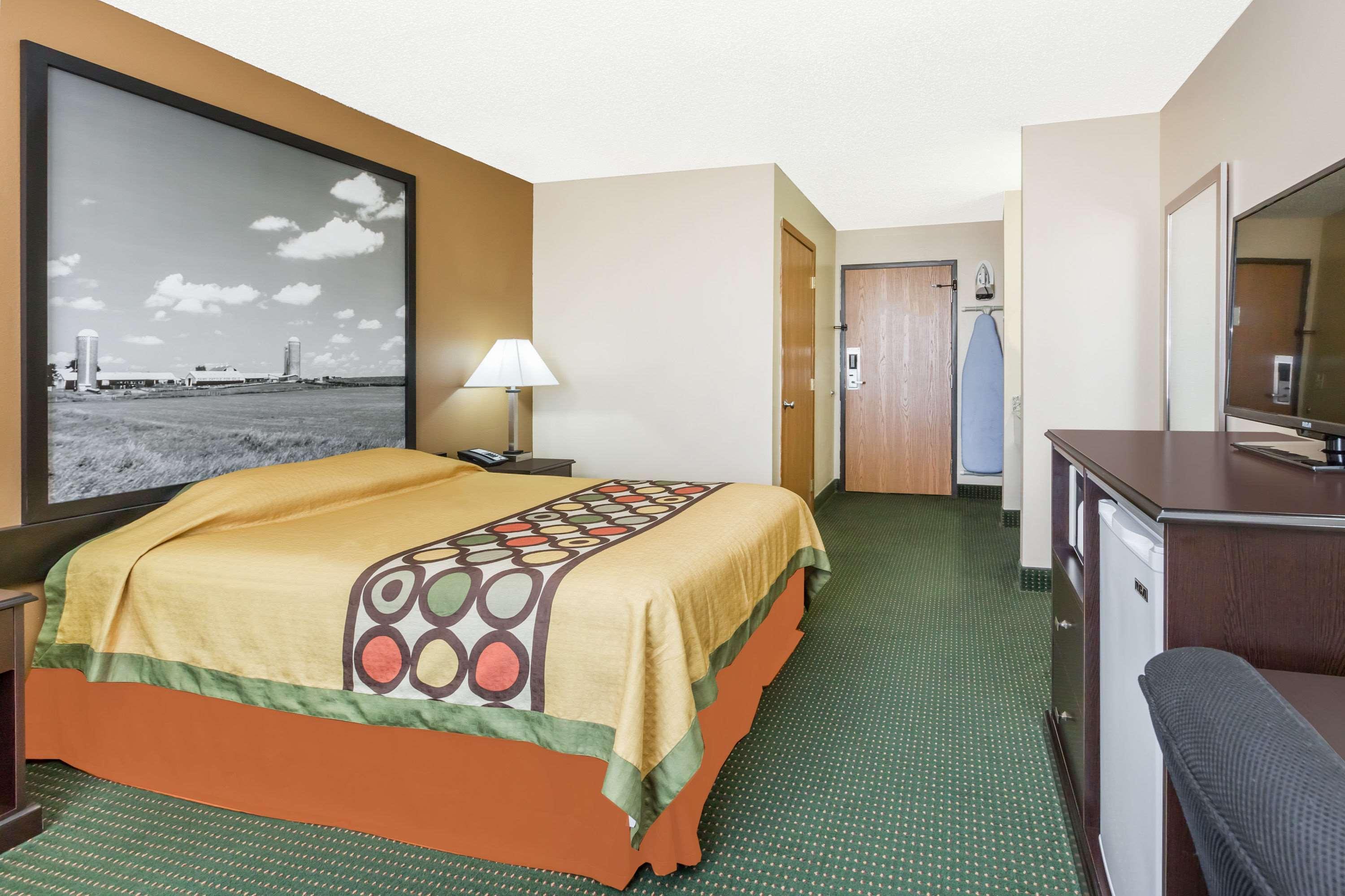Super 8 by Wyndham Jefferson — photo 4