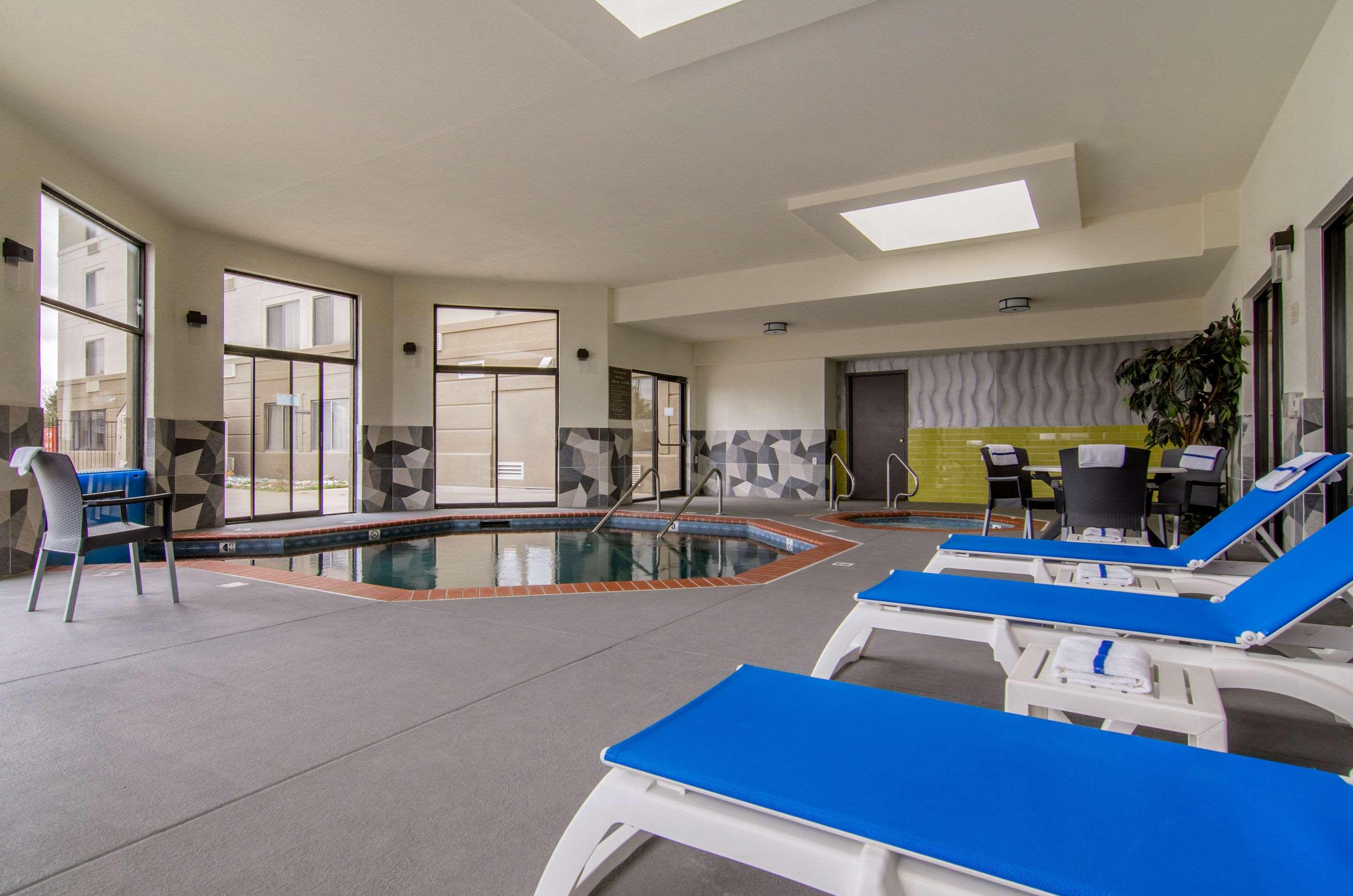 Comfort Inn & Suites — photo 4