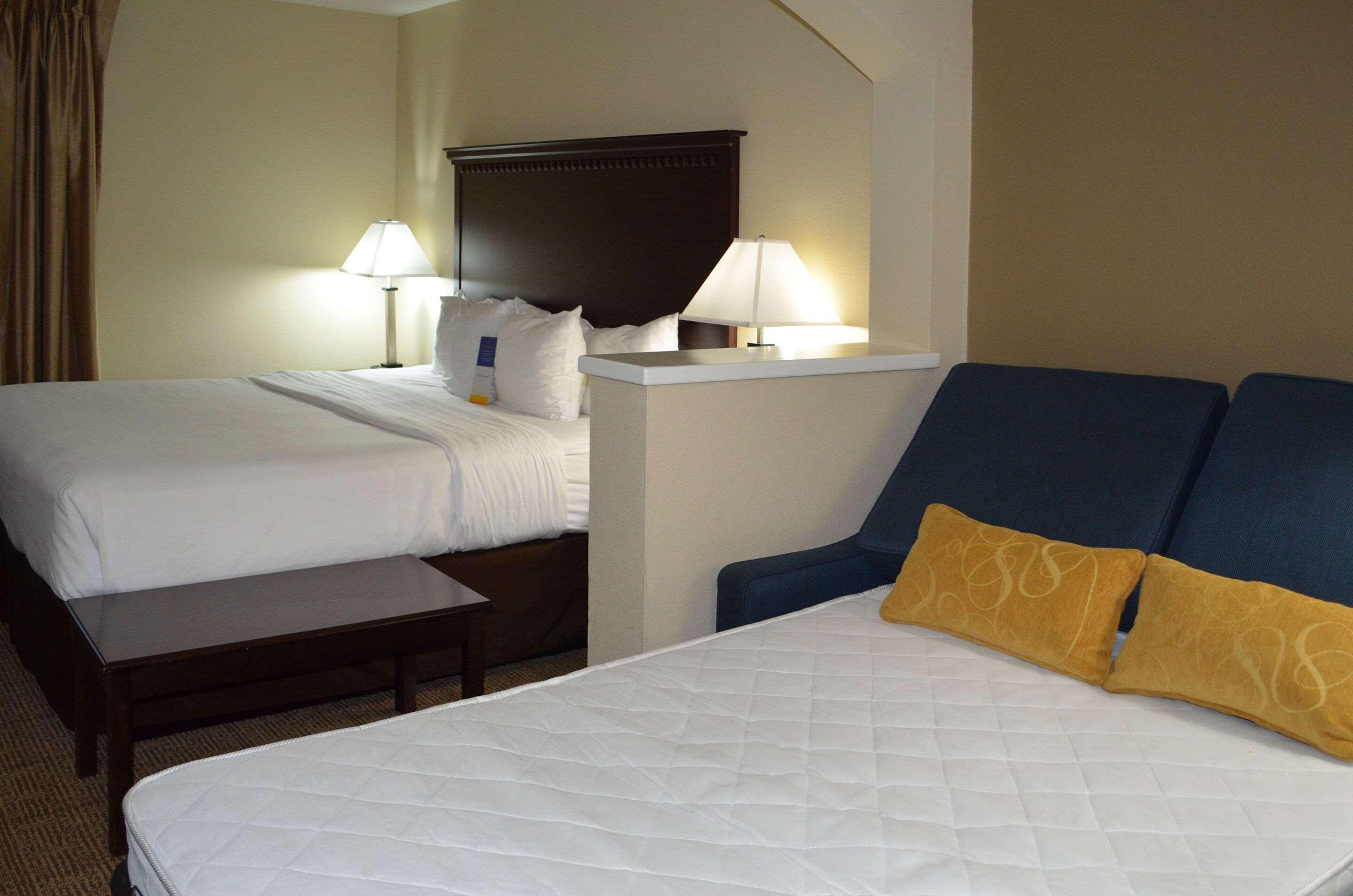 Comfort Suites Tulare — photo 5