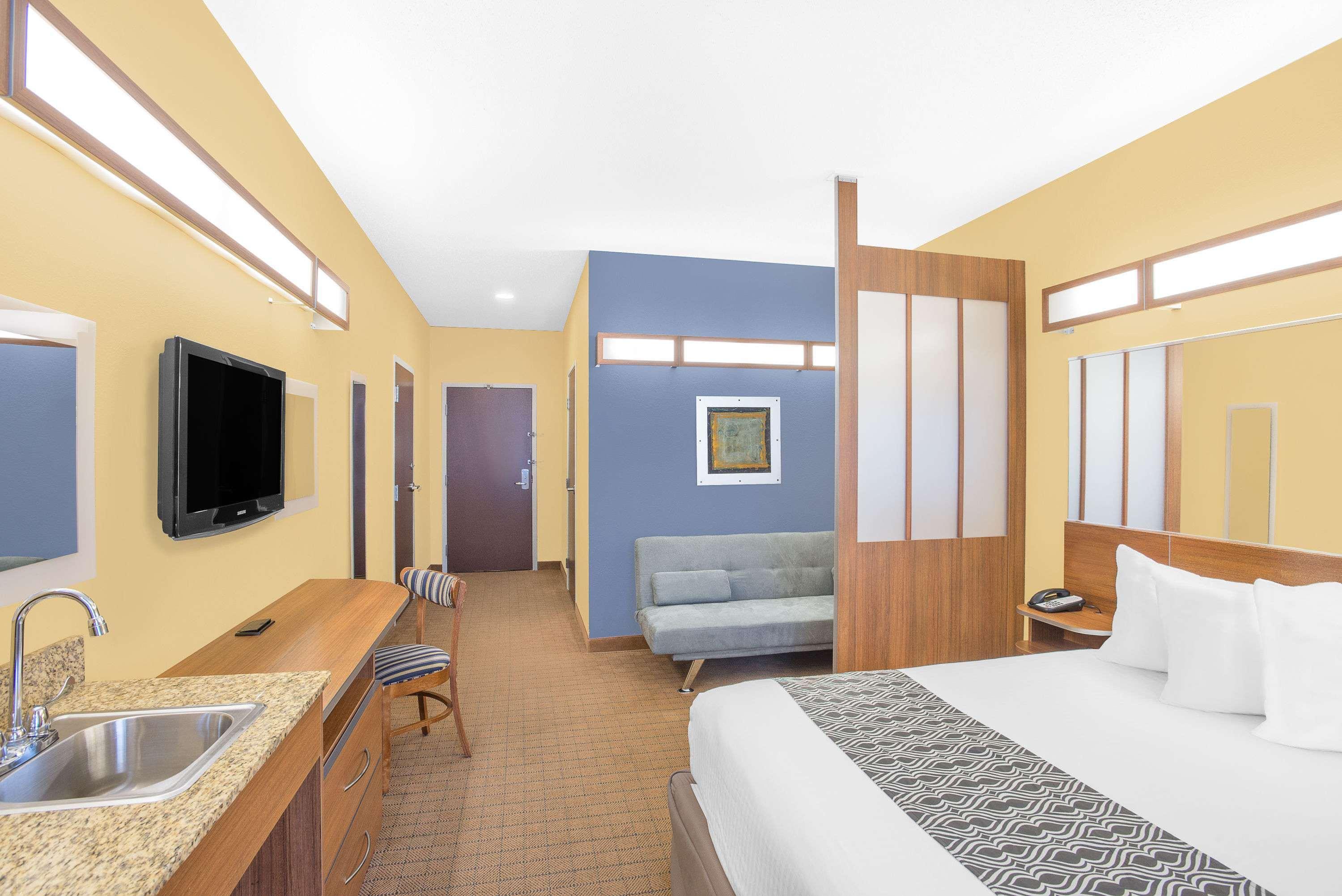 Microtel Inn And Suites Chili/Rochester Airport — photo 5