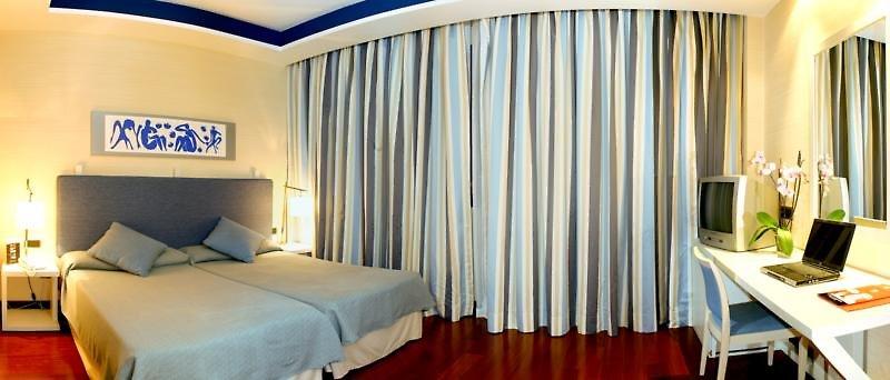 Hotel Puerta de Alcalá — photo 3