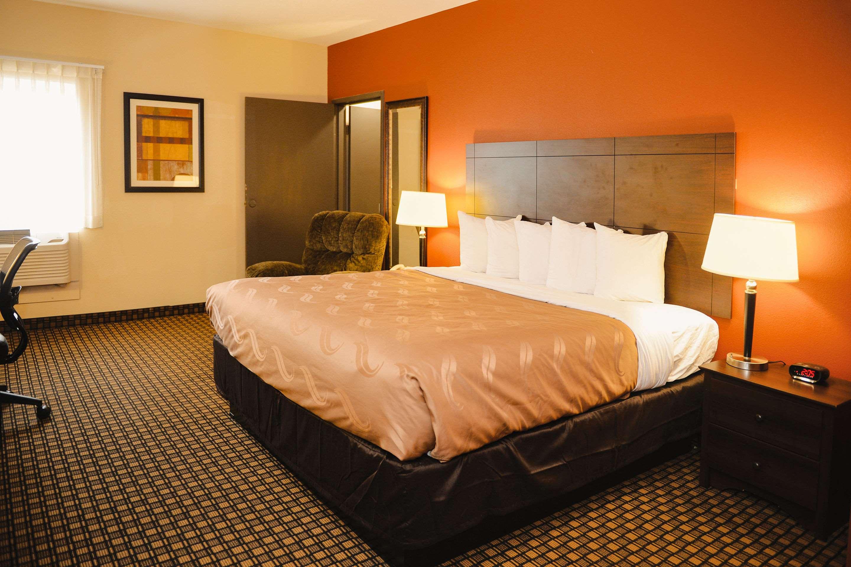 Quality Inn & Suites Starlite Village Conference Center — photo 5