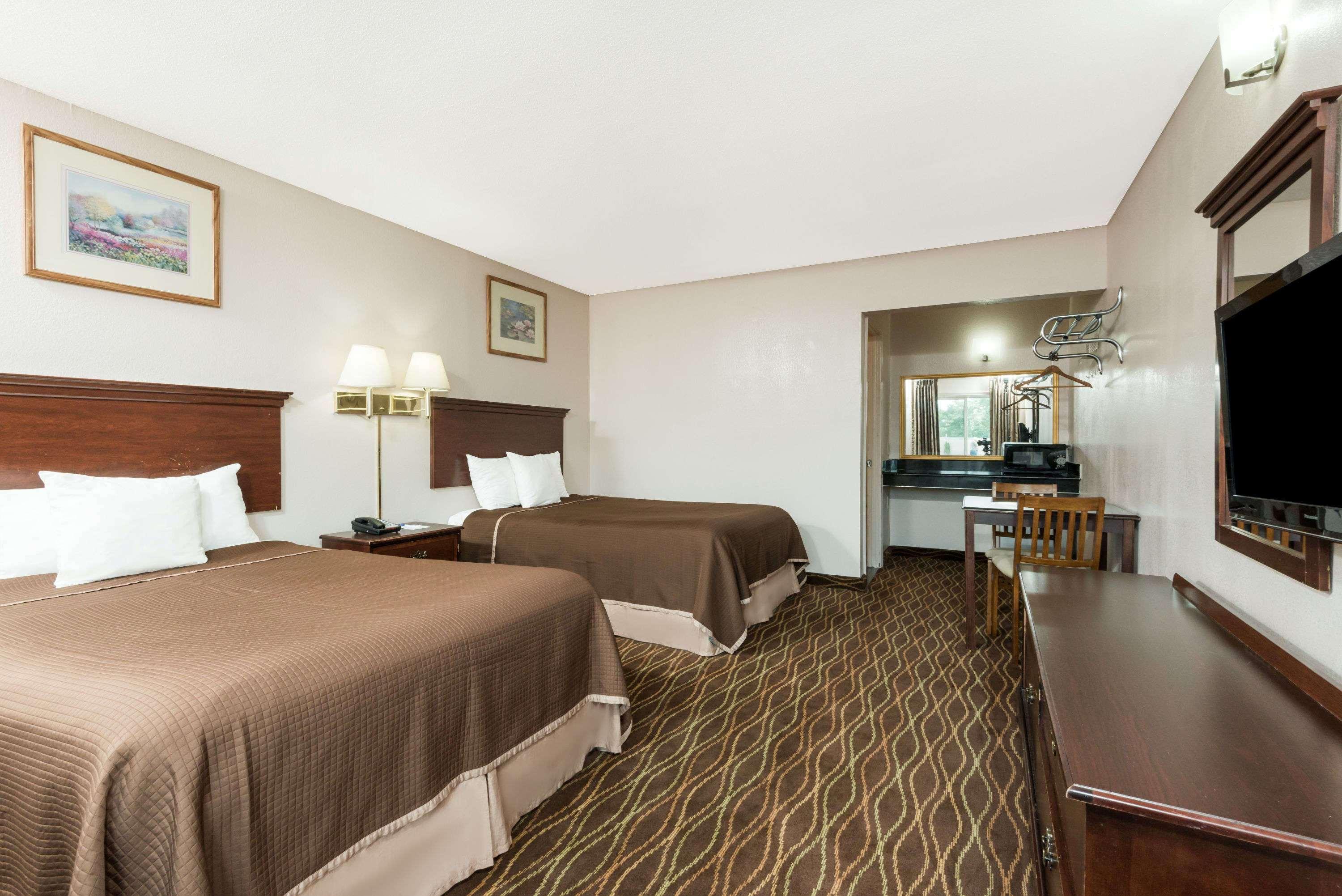 Howard Johnson by Wyndham Springfield — photo 4