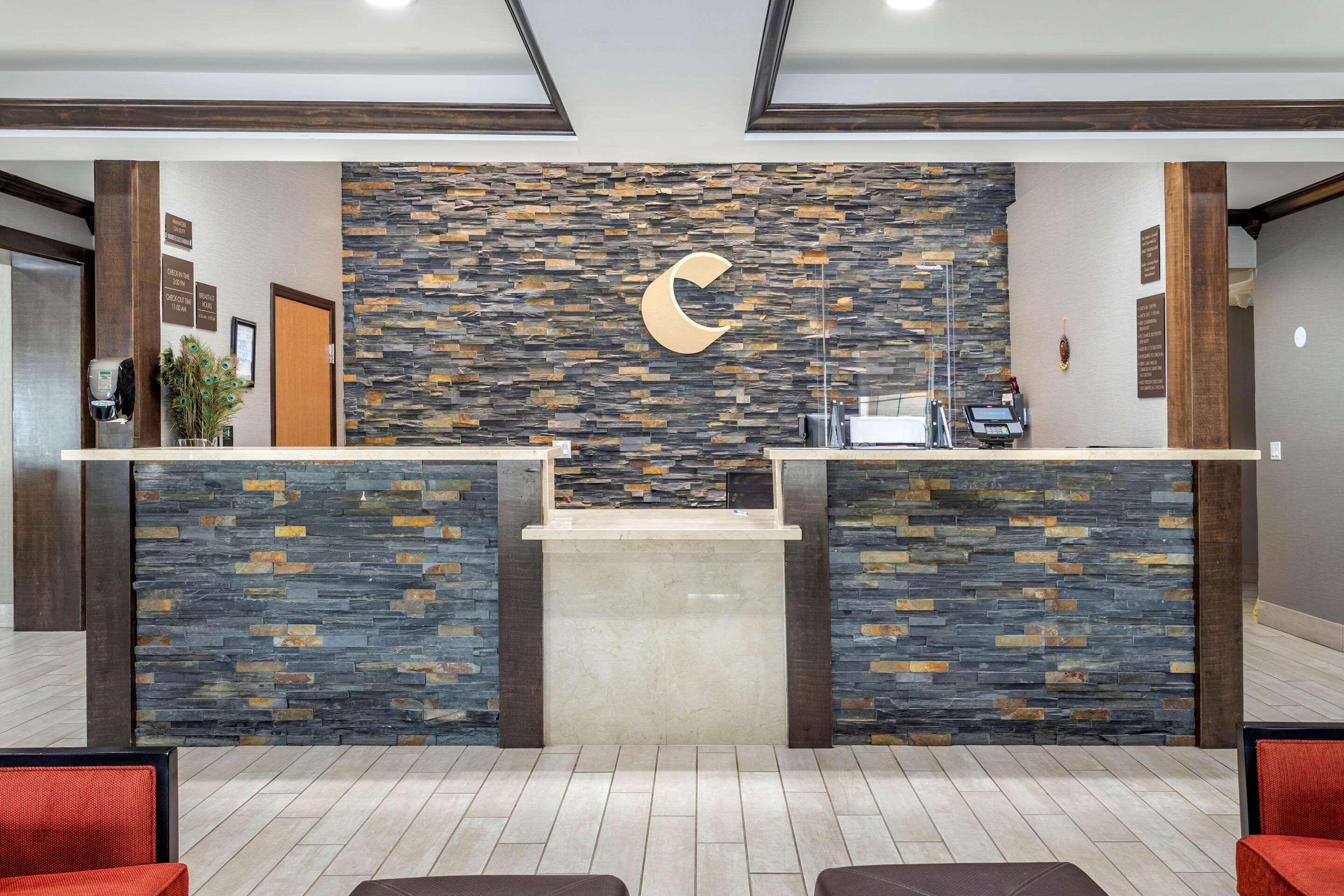 Comfort Inn & Suites — photo 4