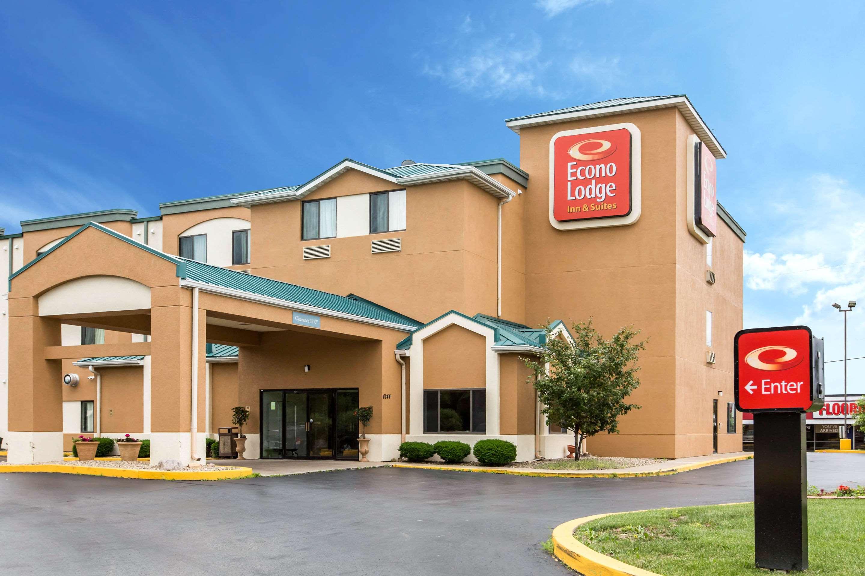 Econo Lodge Inn & Suites — photo 3
