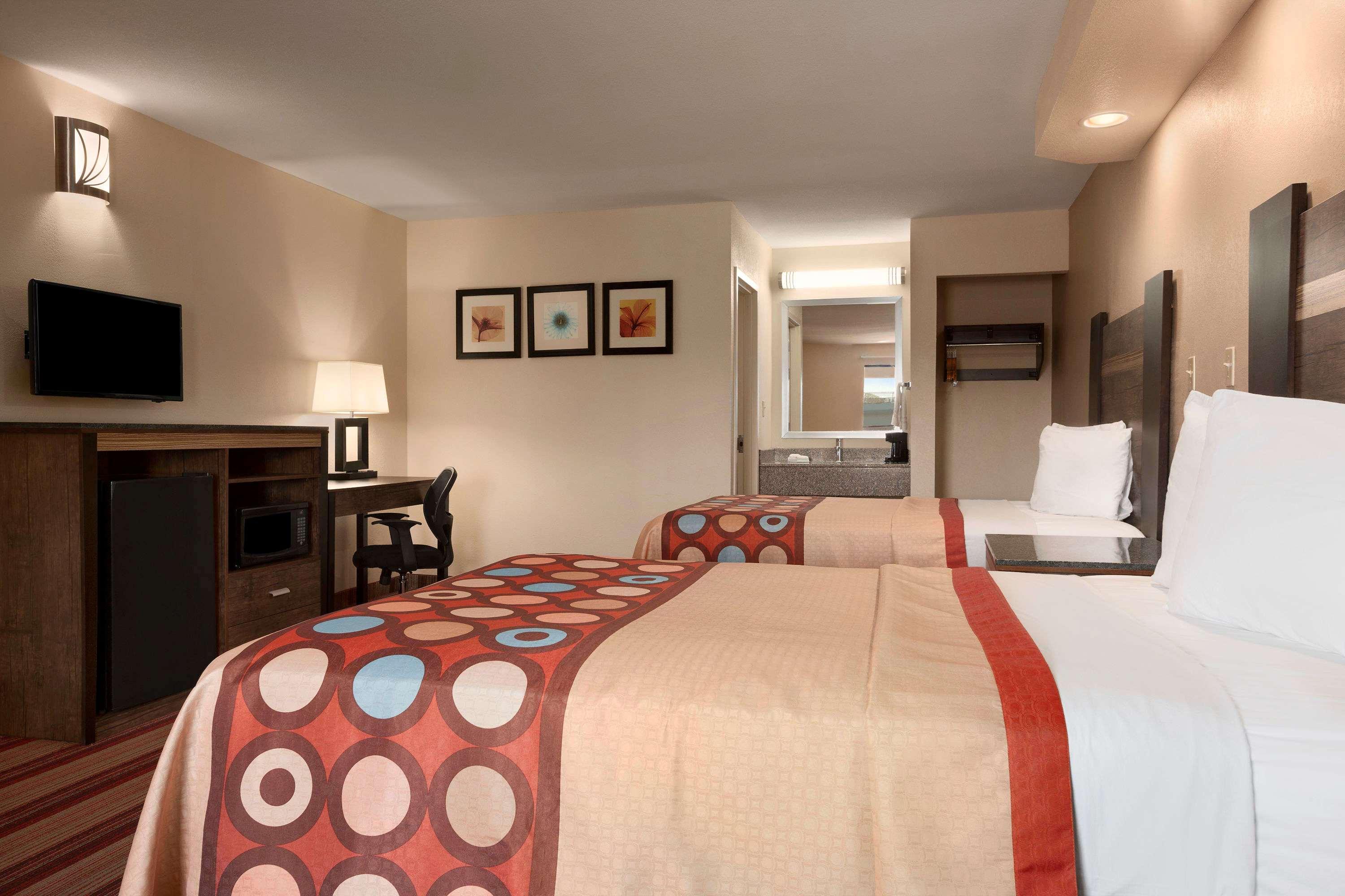 Super 8 by Wyndham Rahway/Newark — photo 4
