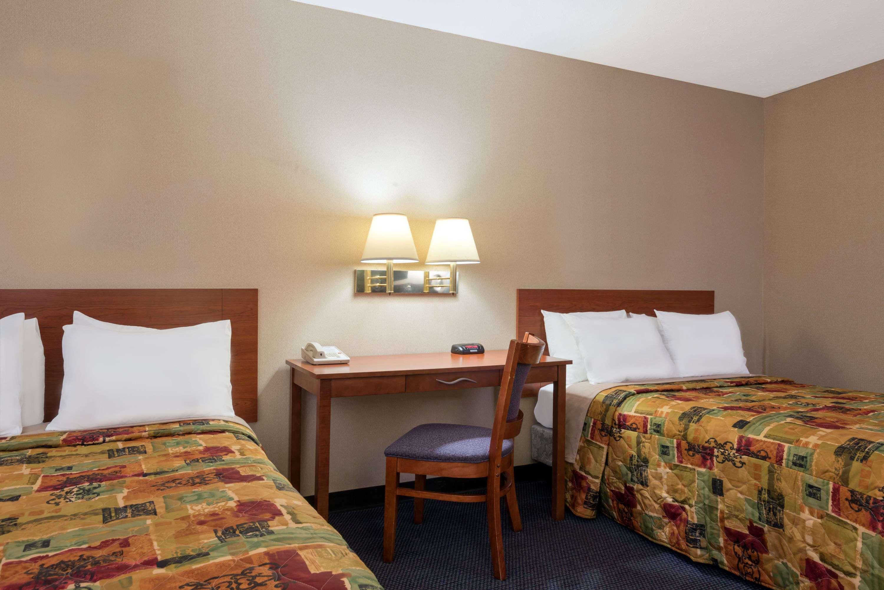 Knights Inn Elizabethtown — photo 4