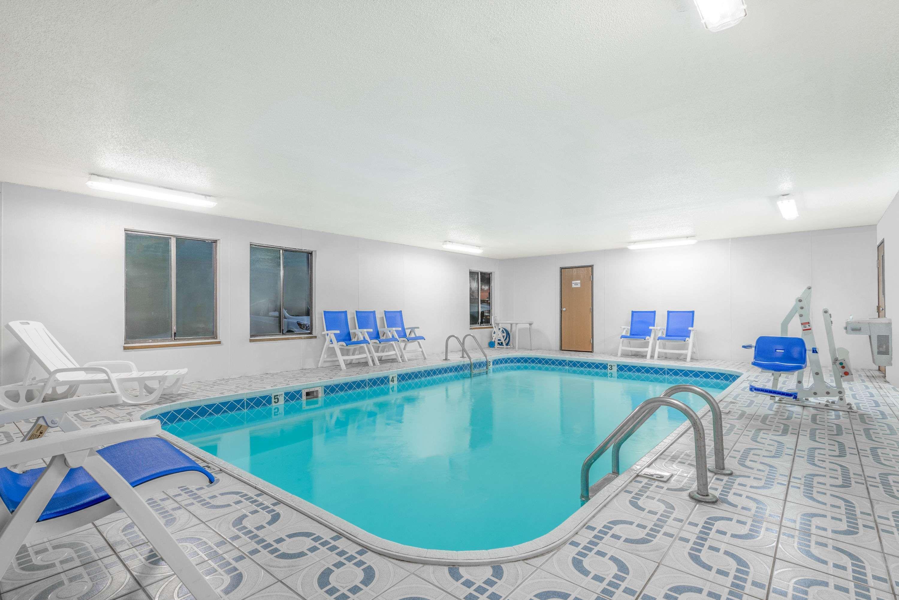Super 8 by Wyndham Vincennes — photo 3
