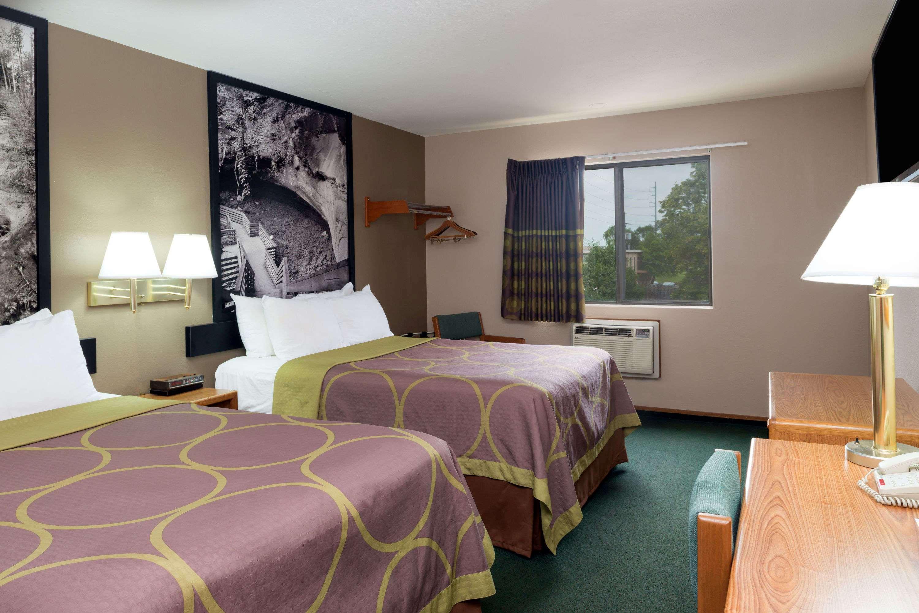 Super 8 by Wyndham Omaha NE — photo 4