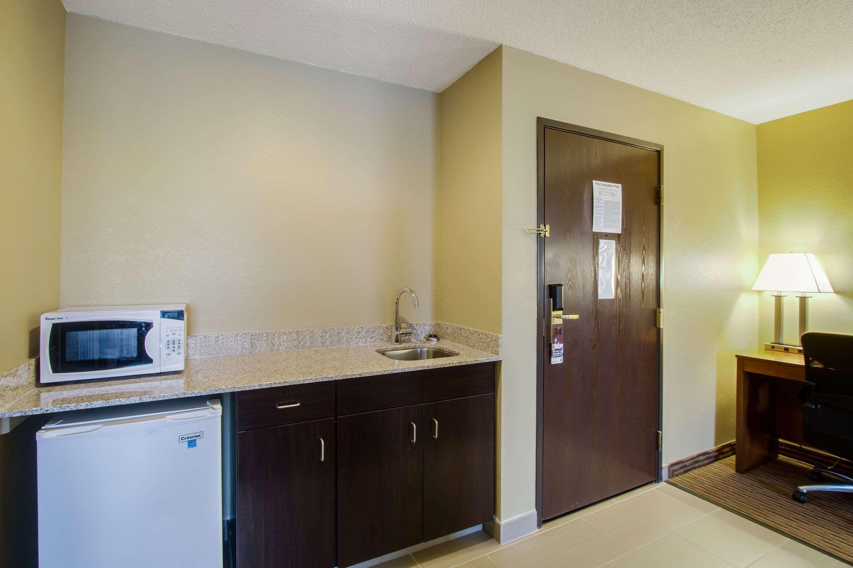 Comfort Inn & Suites — photo 5