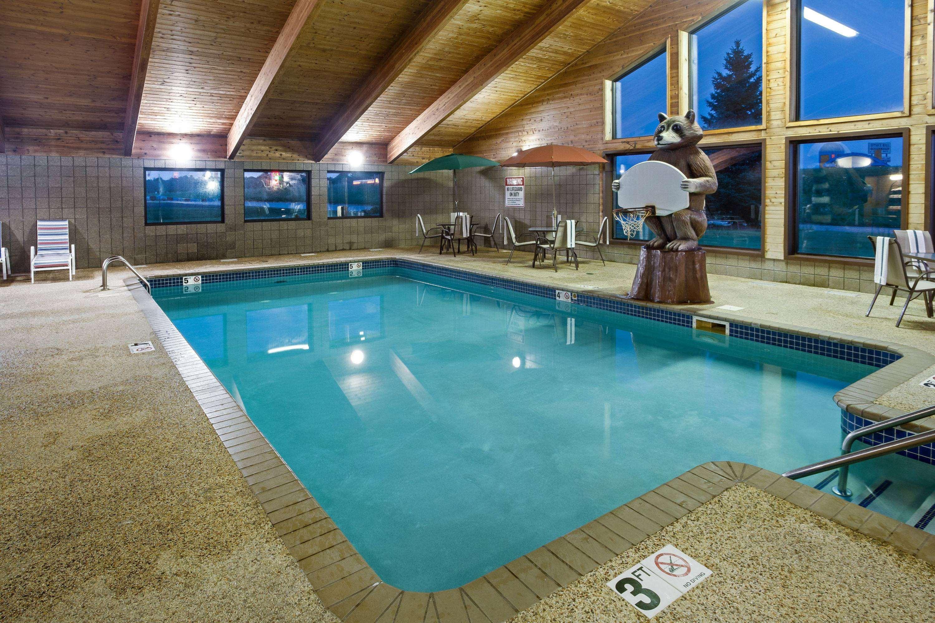 AmericInn Lodge & Suites Tomah — photo 4
