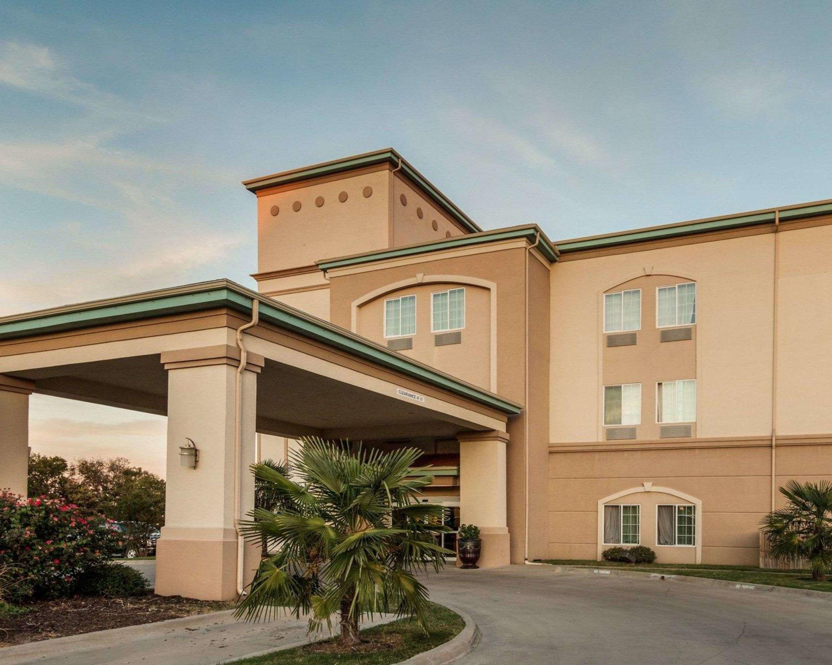 Quality Inn & Suites — photo 4