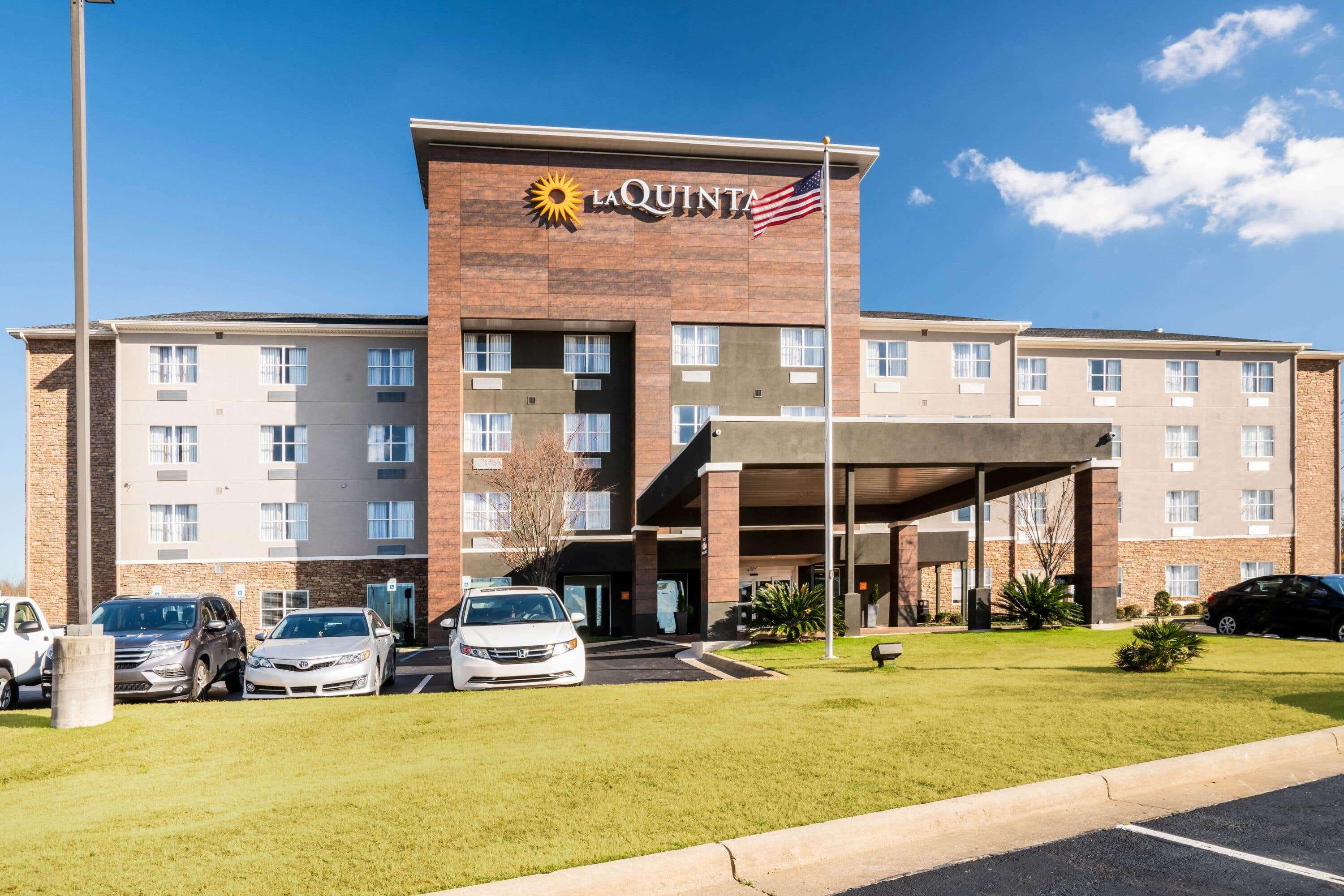 La Quinta Inn & Suites by Wyndham Montgomery — photo 4