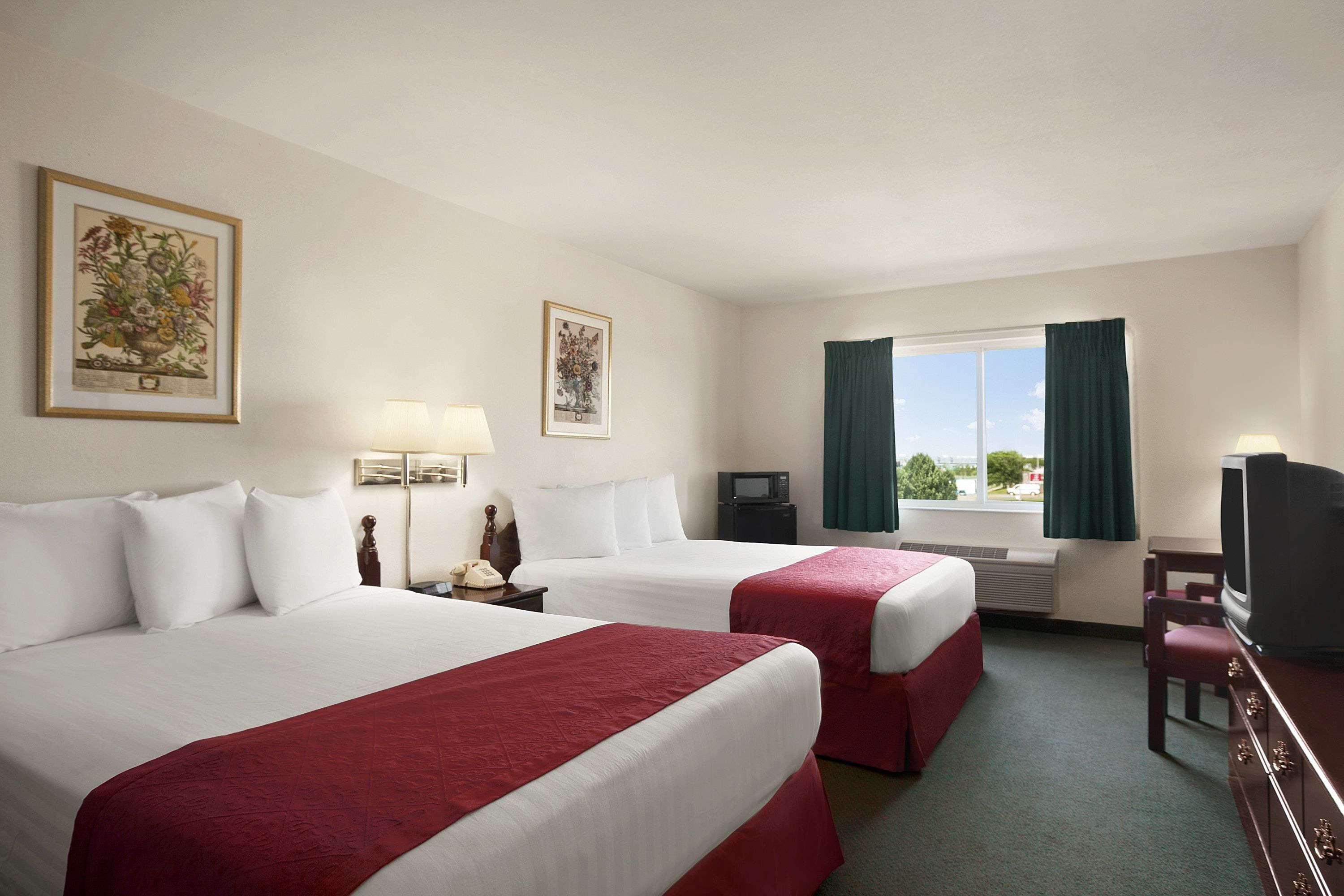Days Inn & Suites by Wyndham Romeoville — photo 4
