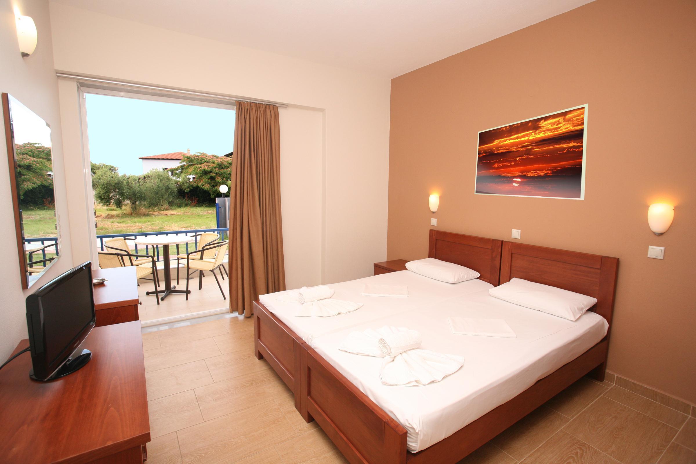 Royal Hotel and Suites — photo 3